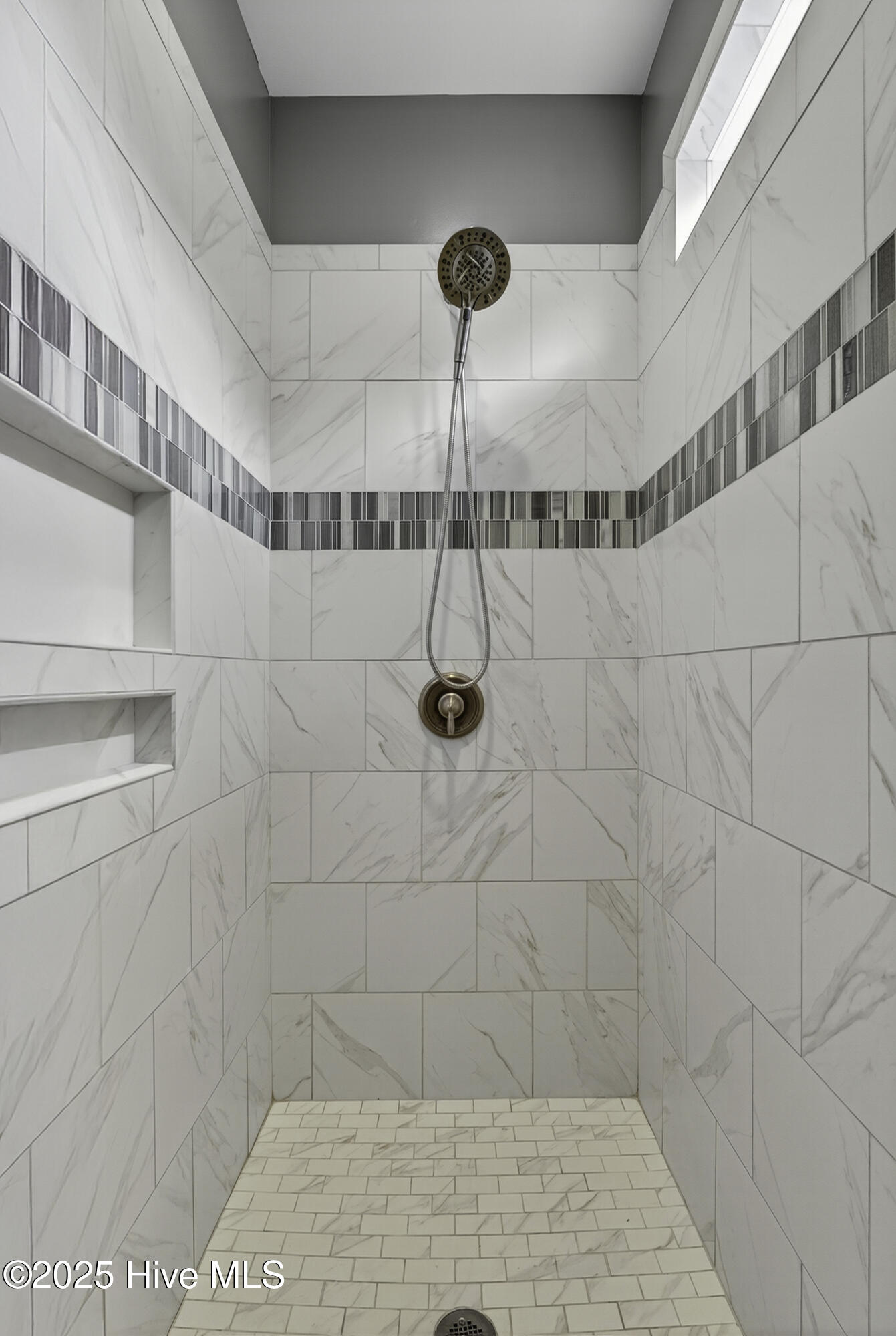 100536427 | Photo 32