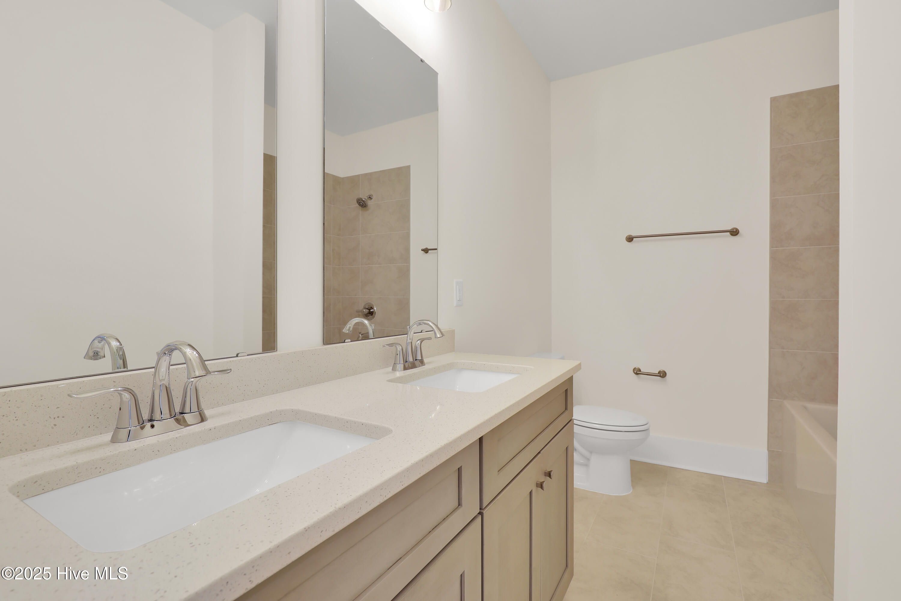 100525634 | Photo 27