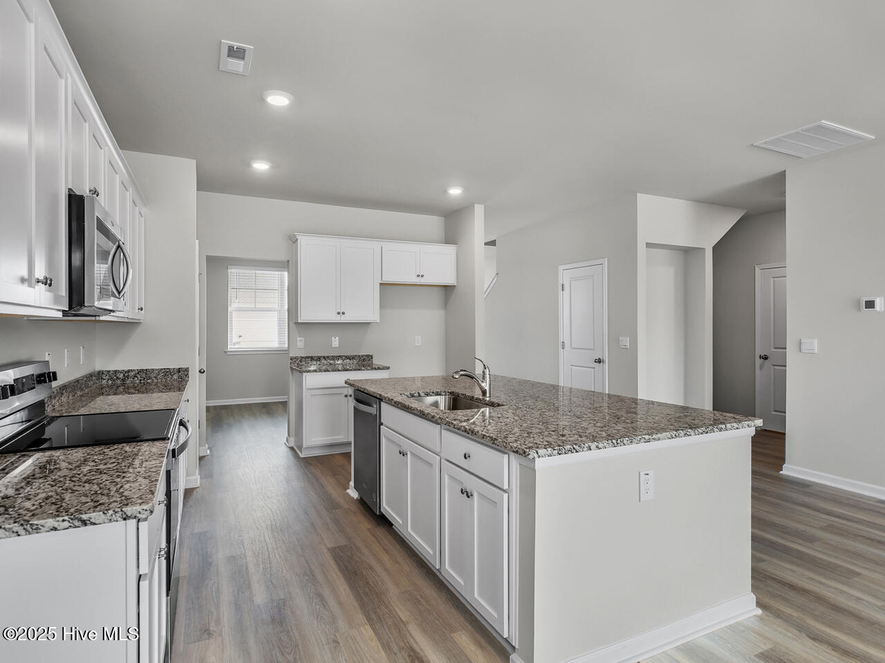68 Legare Street Lot 176, Wilmington, NC 28411 – photo 13: Whalebone824kitDRHL33A6869CR2-012-037-12