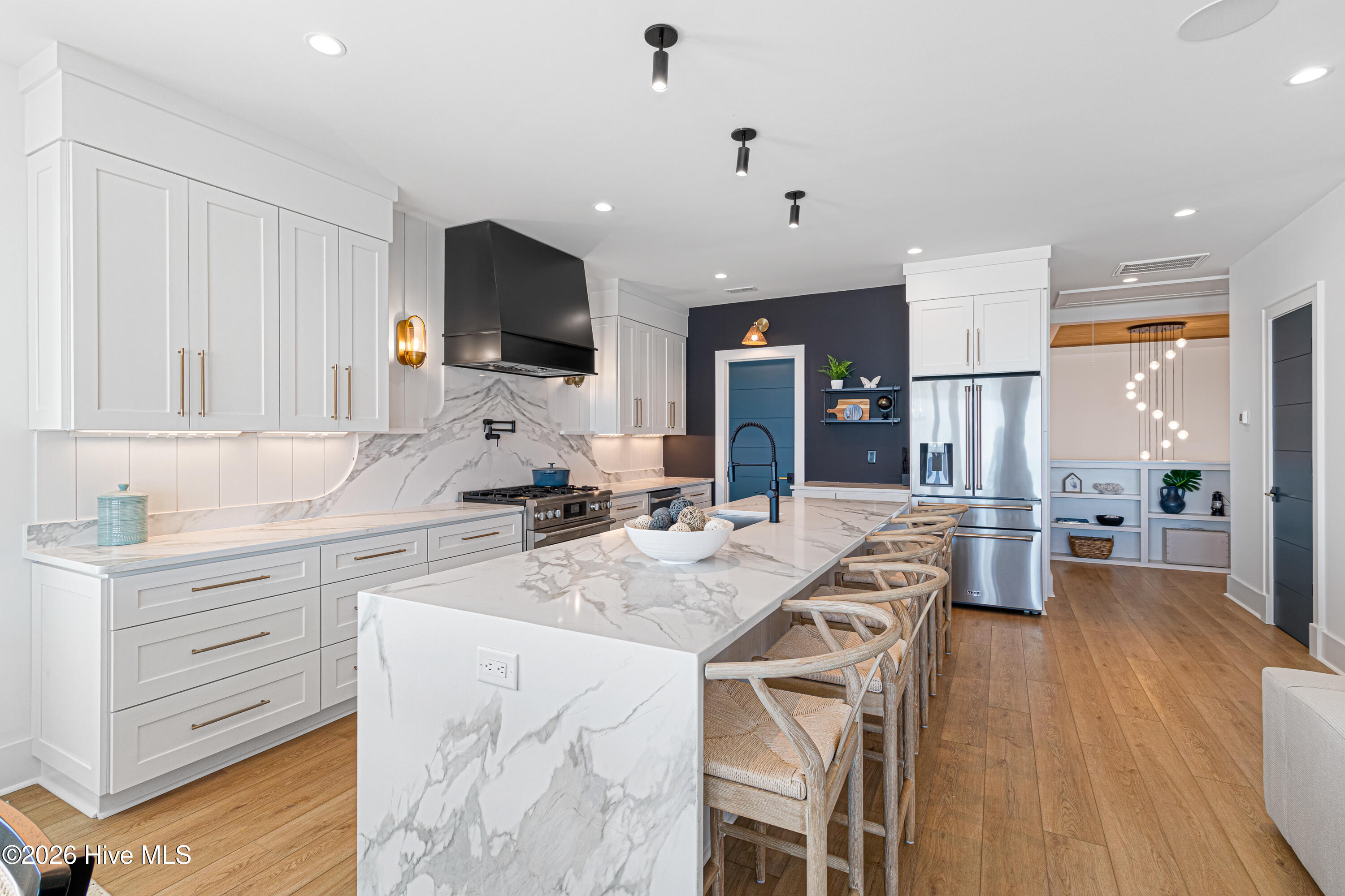 100567195 | Photo 12