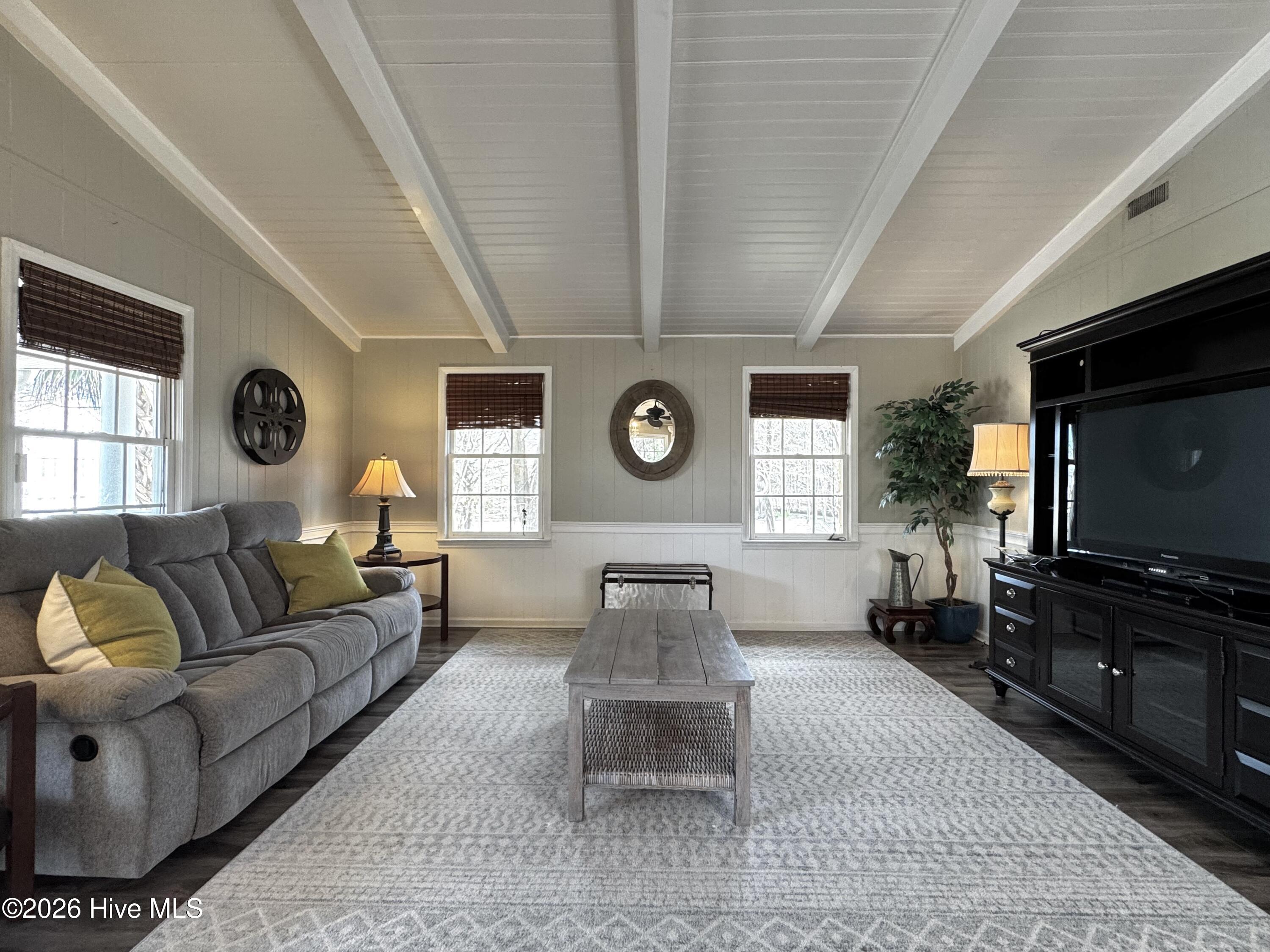 100558799 | Photo 23