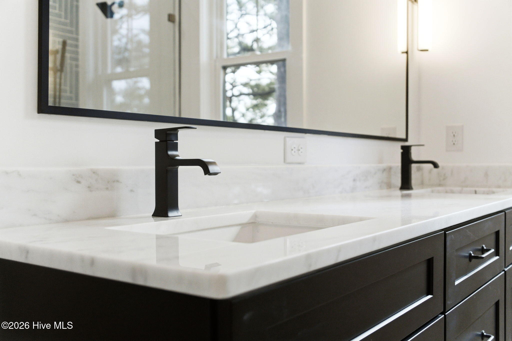 100554131 | Photo 32