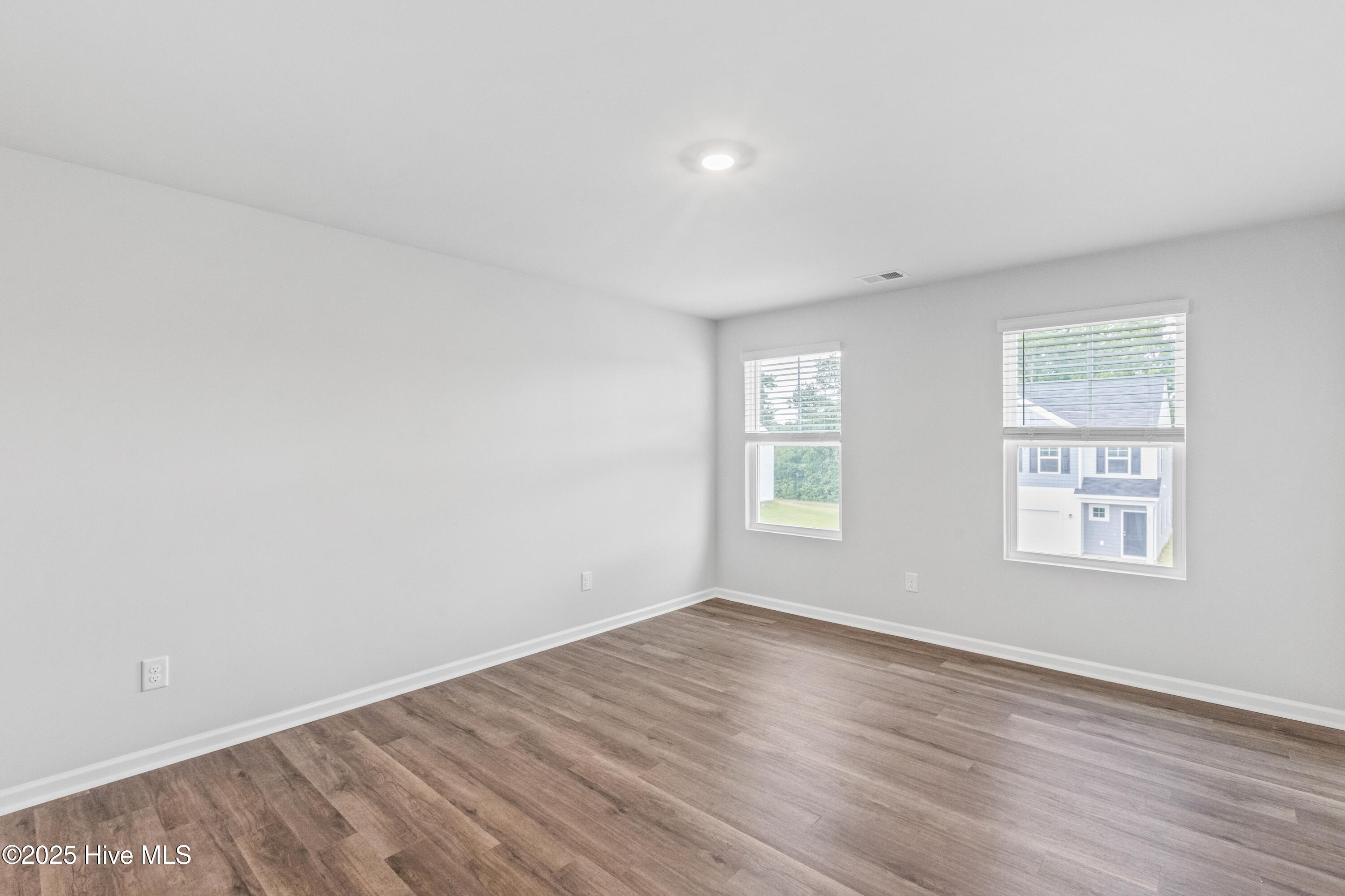 100536894 | Photo 22