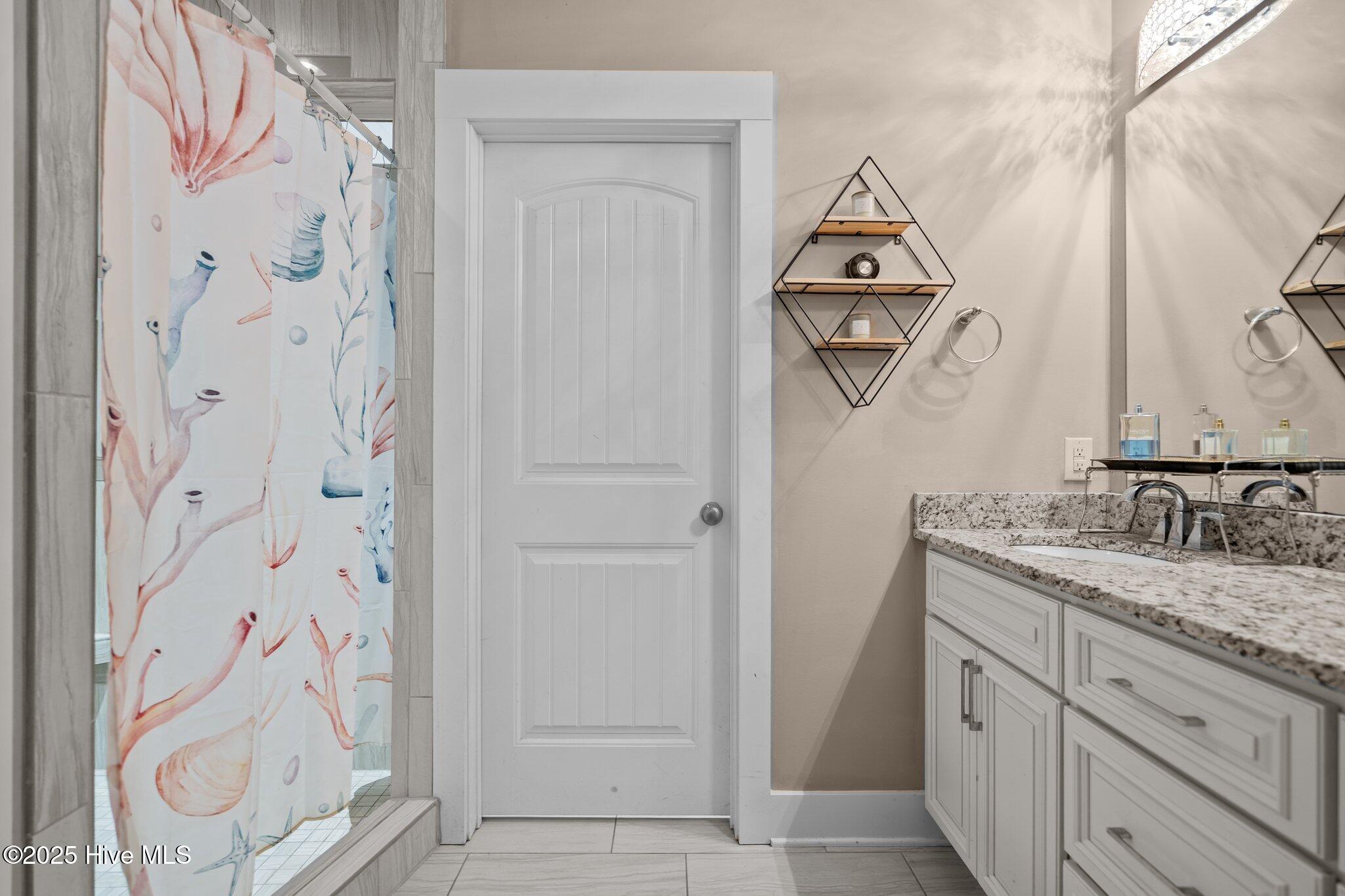 100516746 | Photo 20