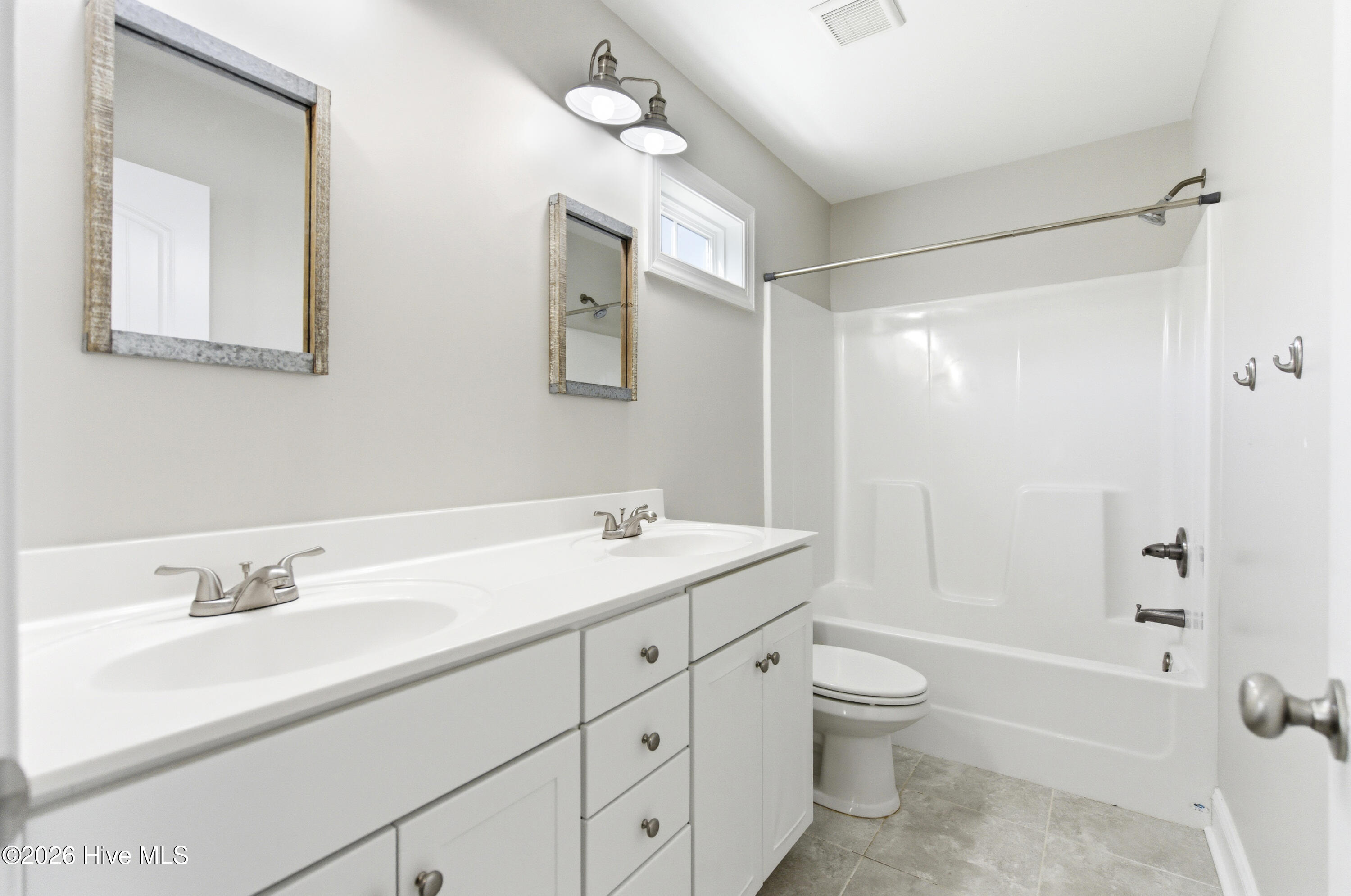 100566364 | Photo 35