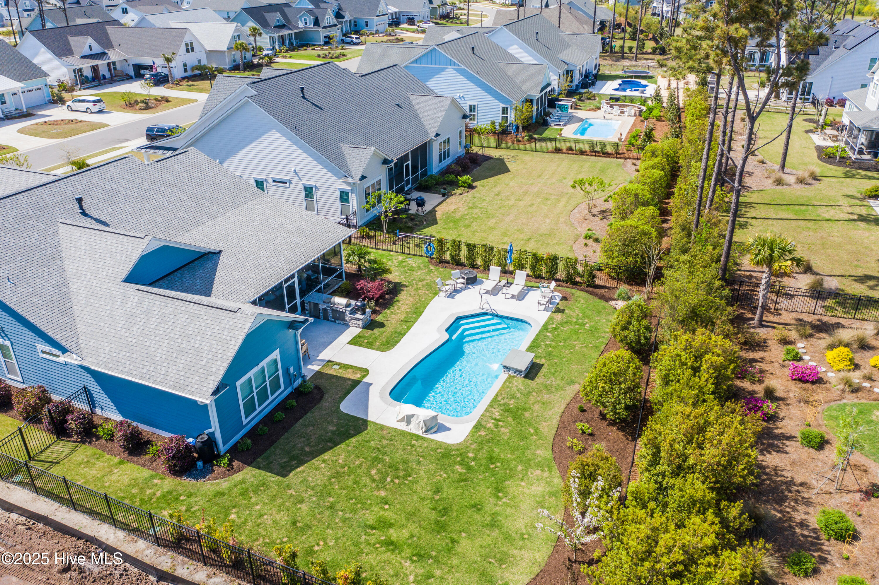 100557046 | Photo 32