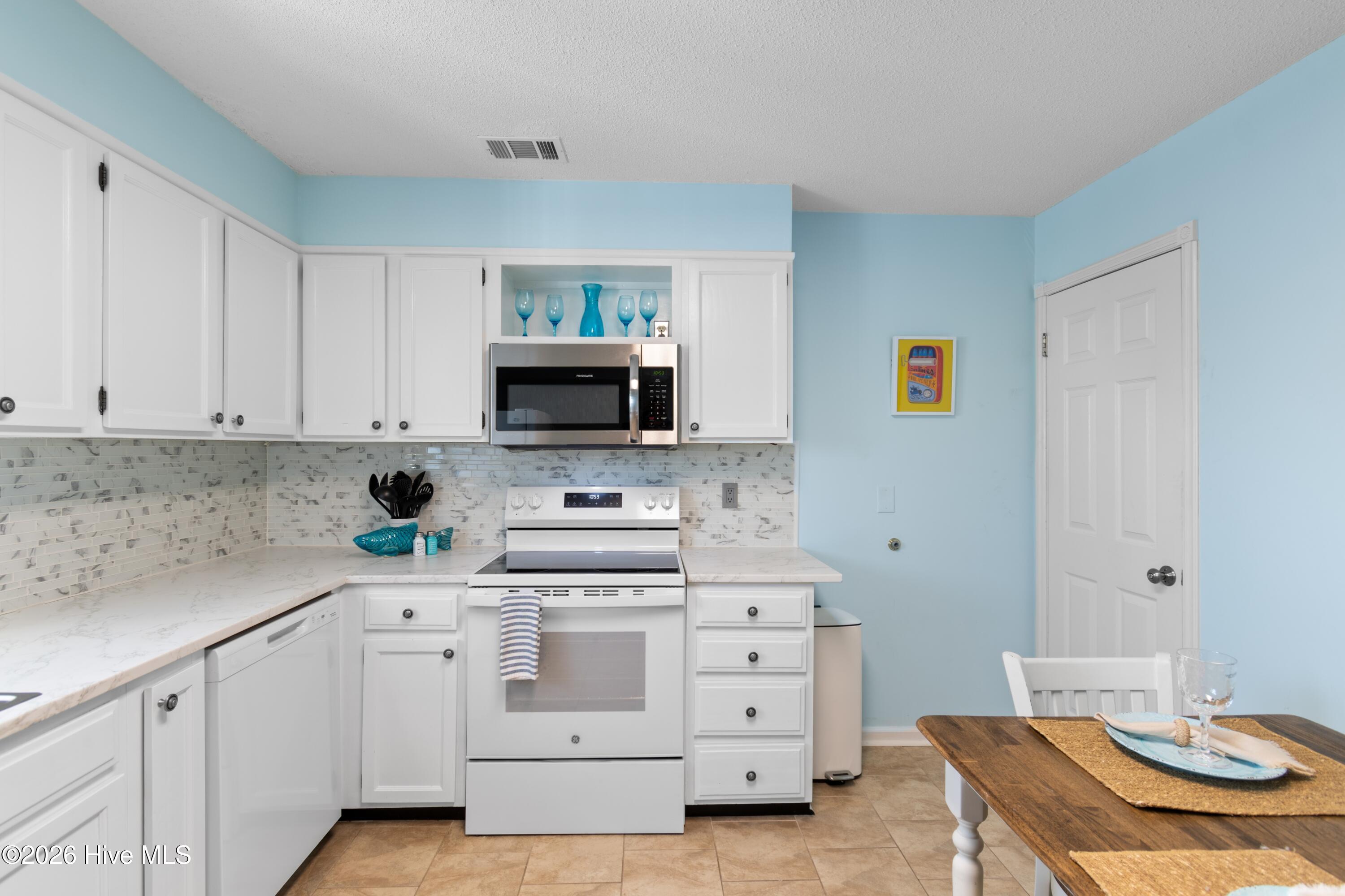 100554890 | Photo 14