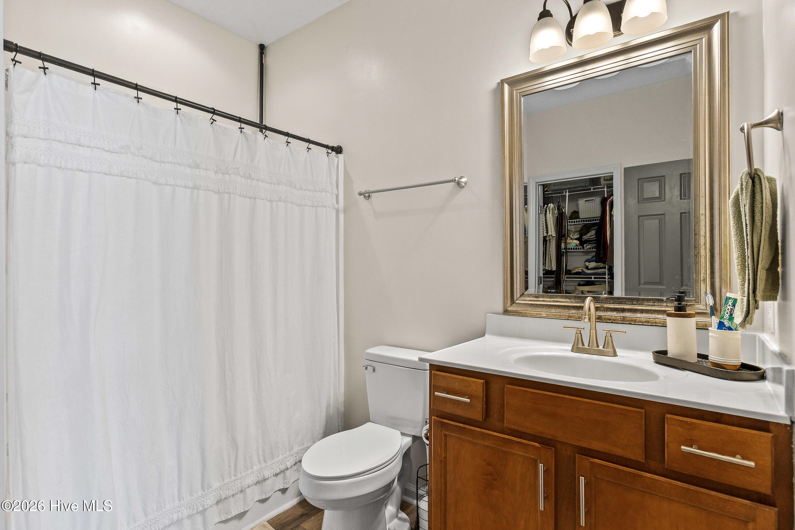 100558370 | Photo 14