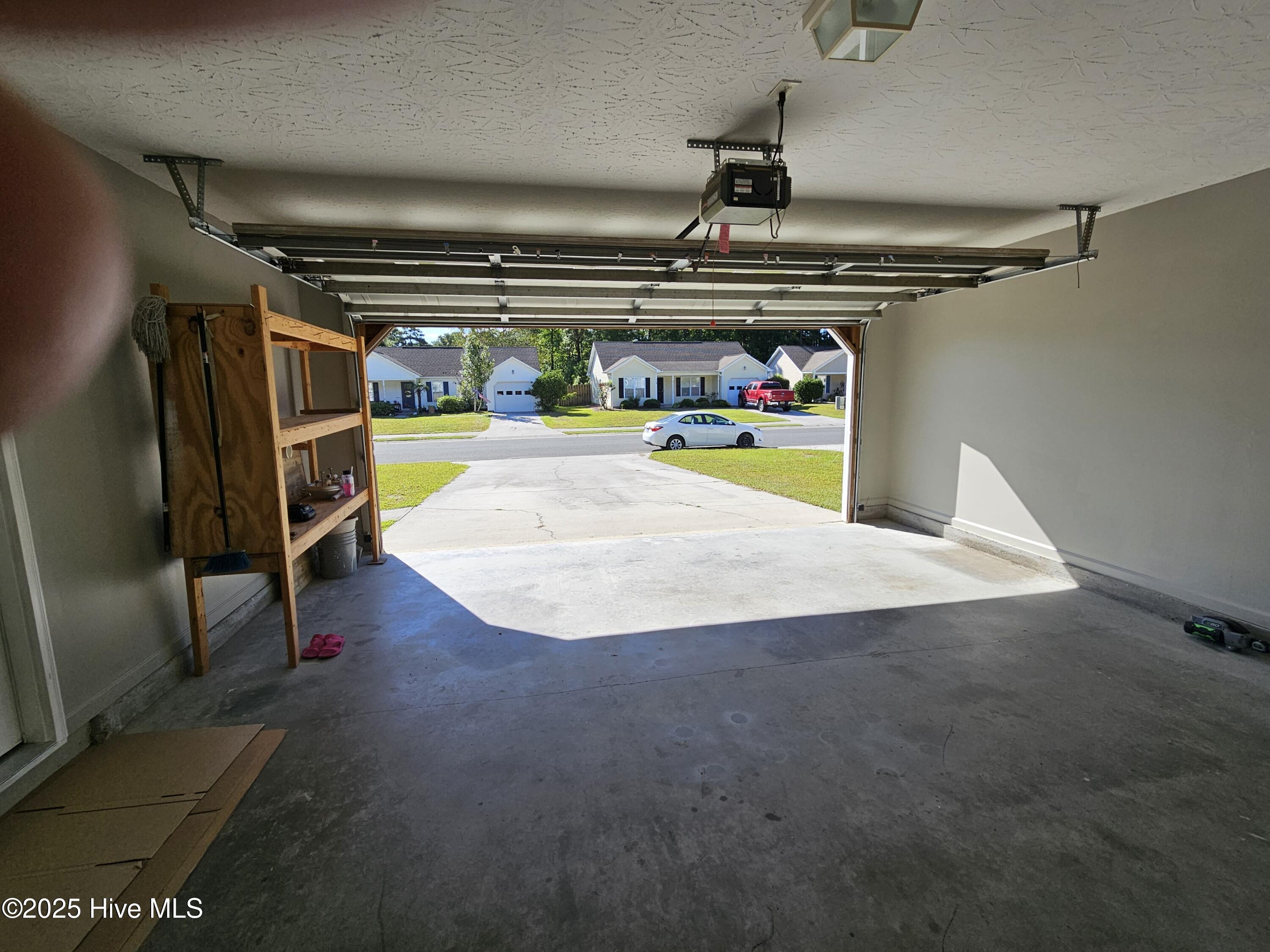 100530882 | Photo 24