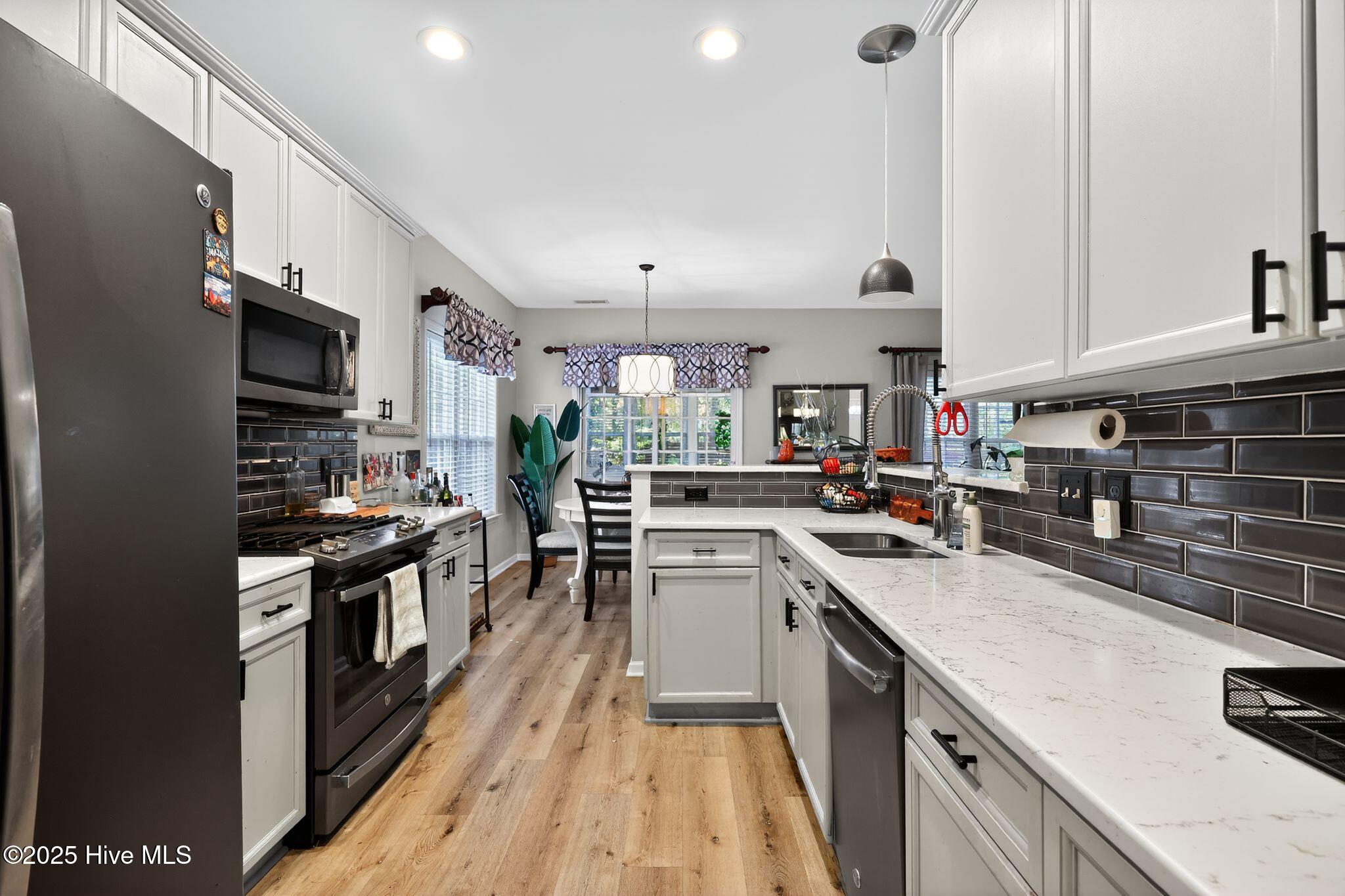 100539359 | Photo 13