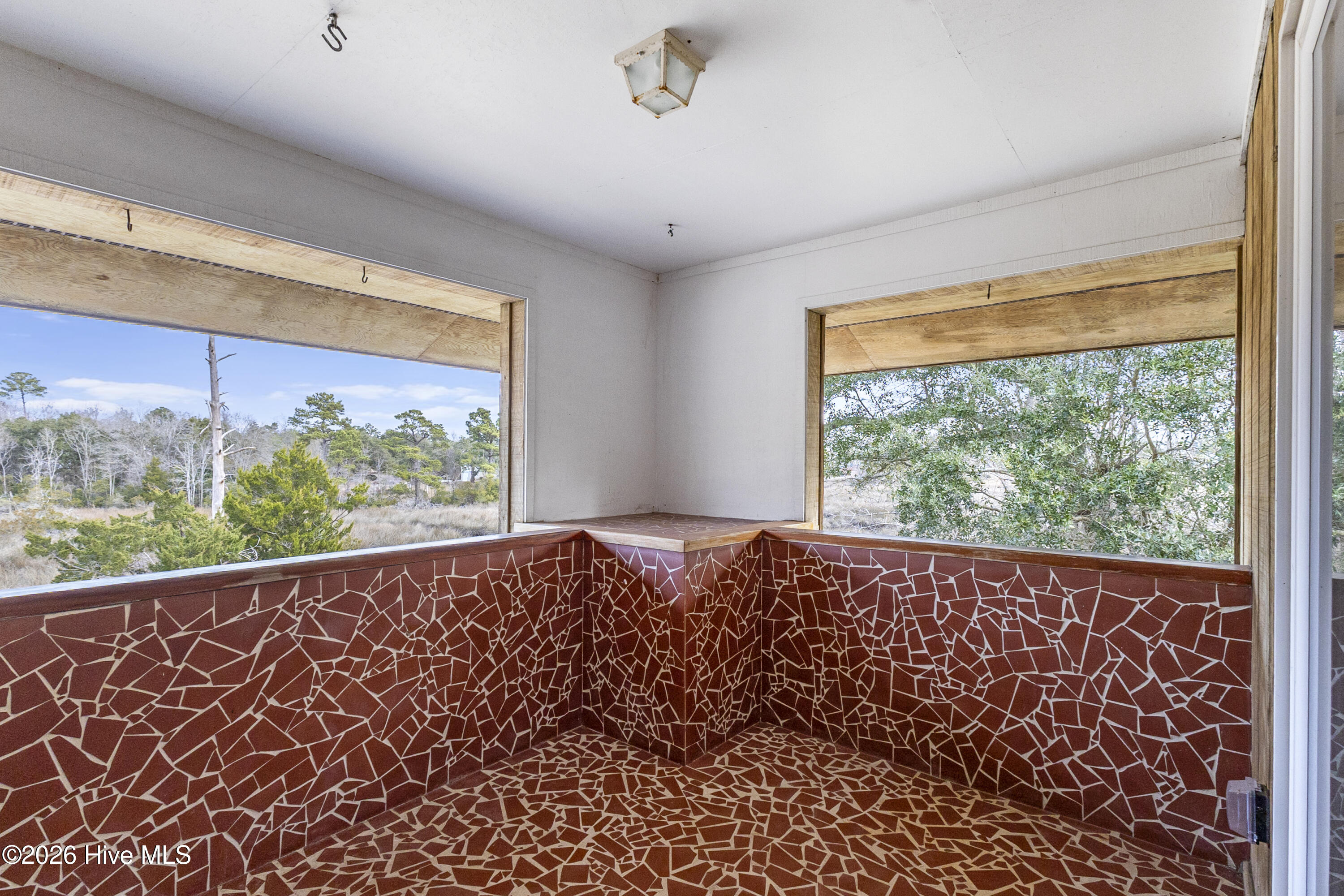 100550645 | Photo 32