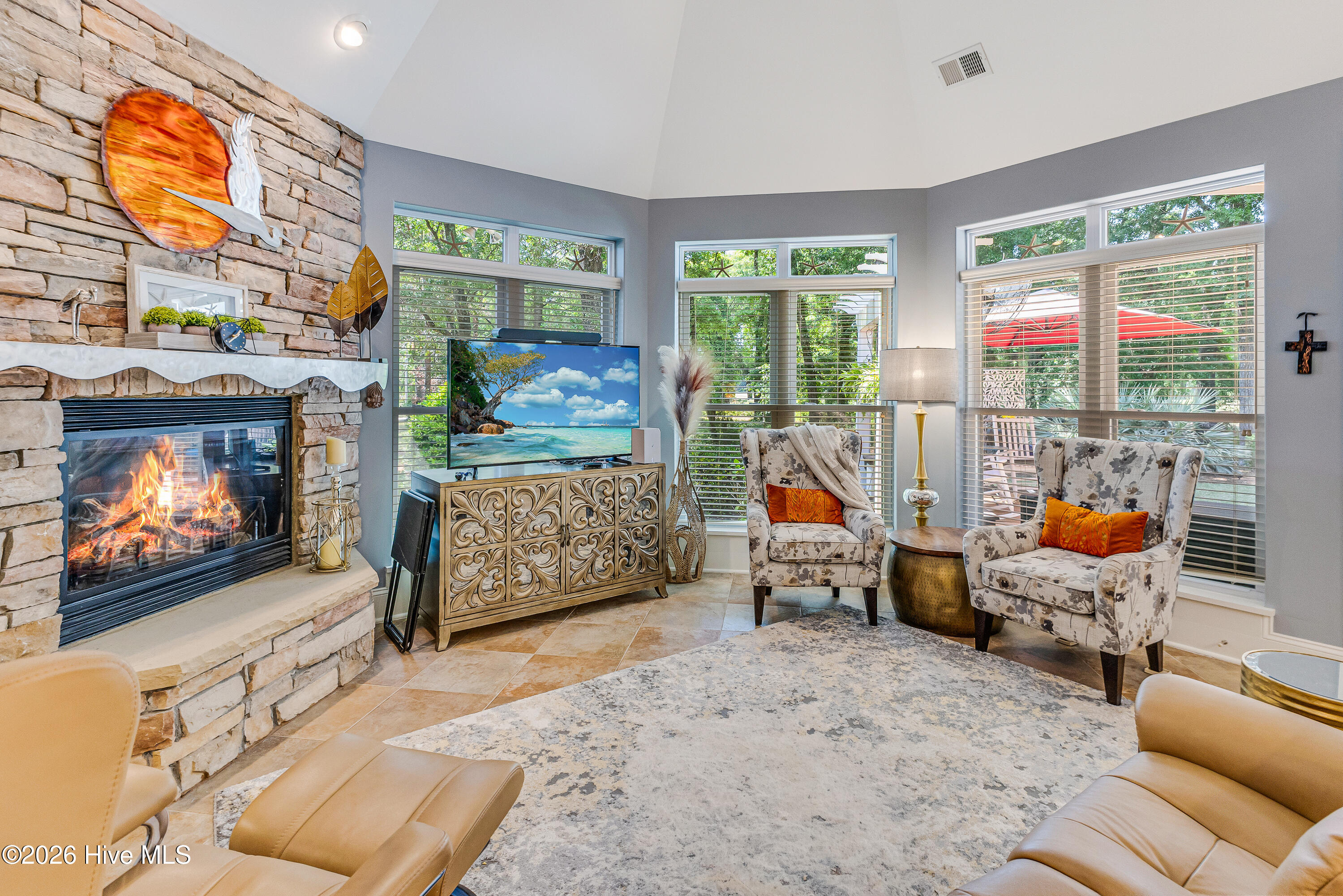 100570031 | Photo 25