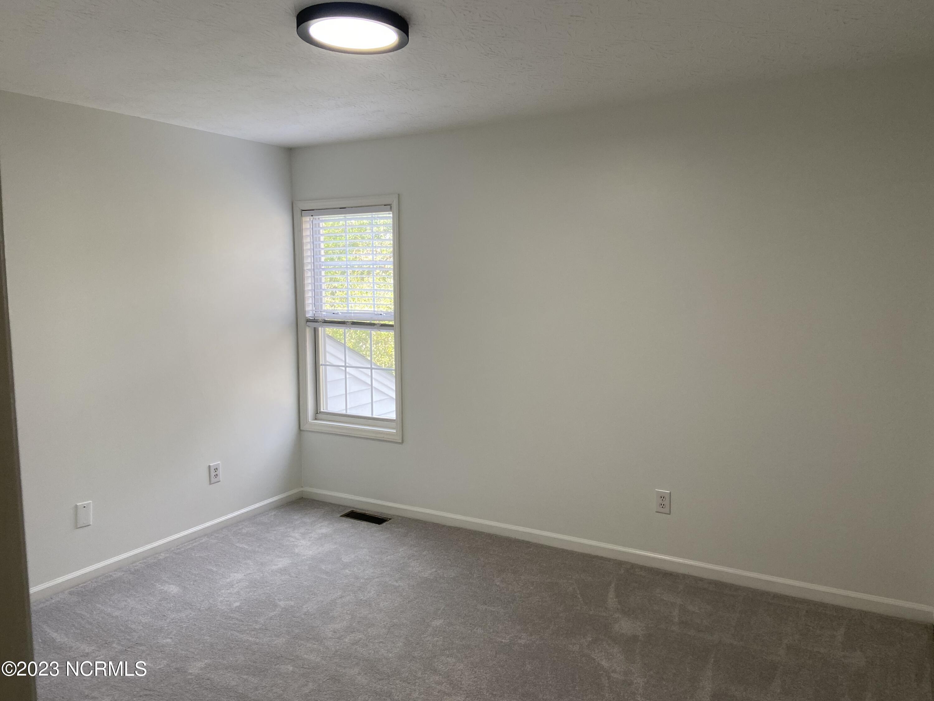 100533323 | Photo 26