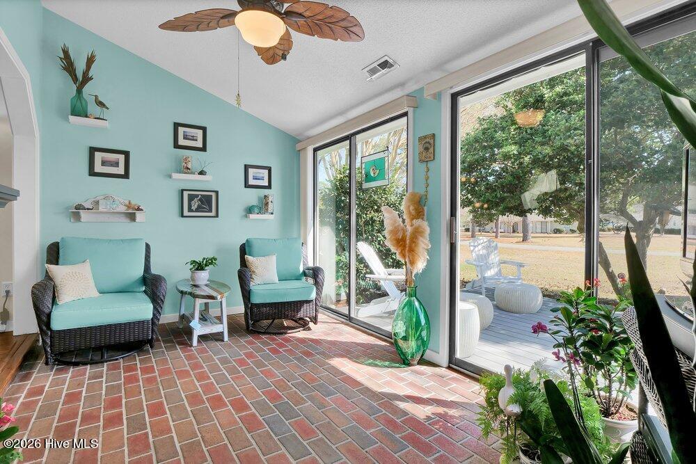 100558966 | Photo 14