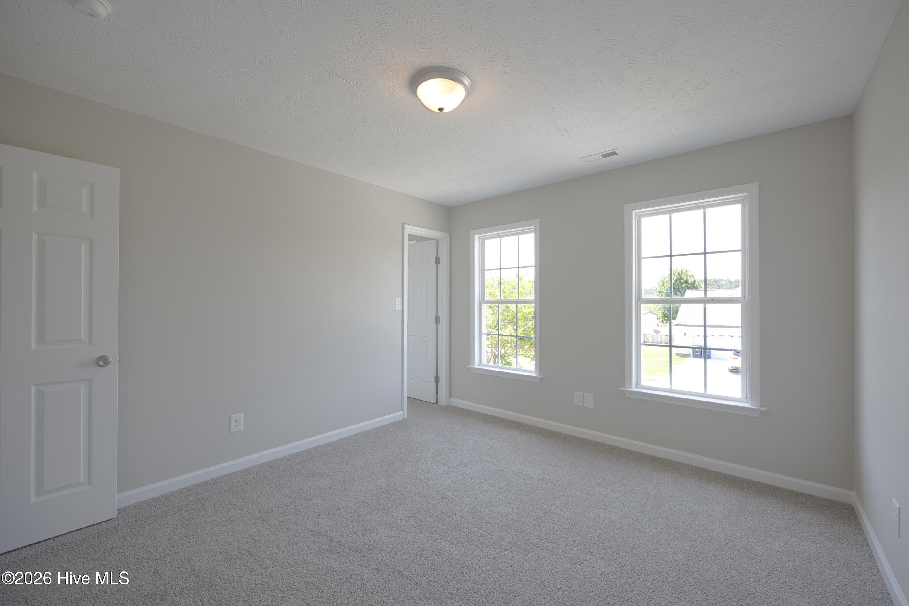 100570249 | Photo 31