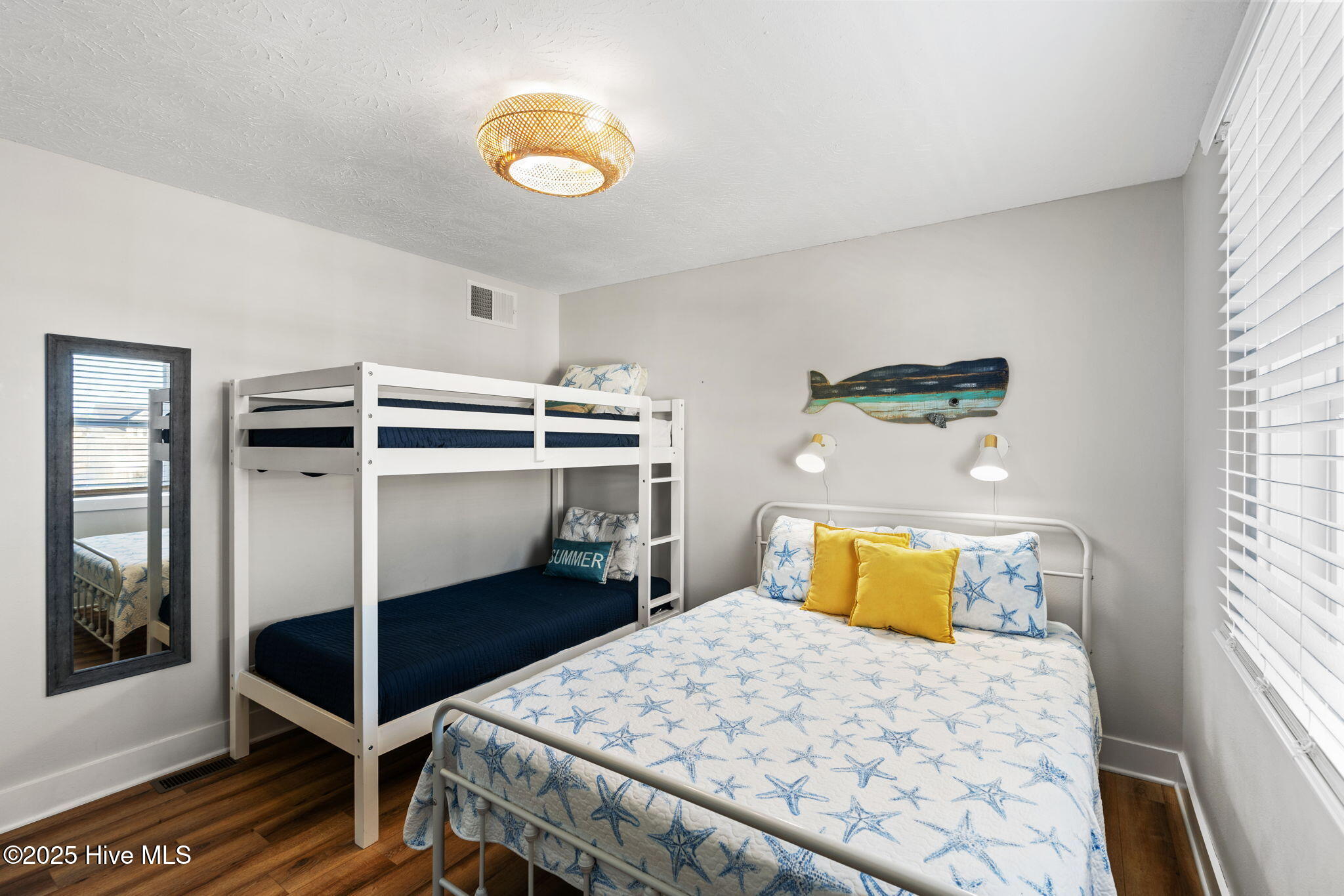 100540283 | Photo 38