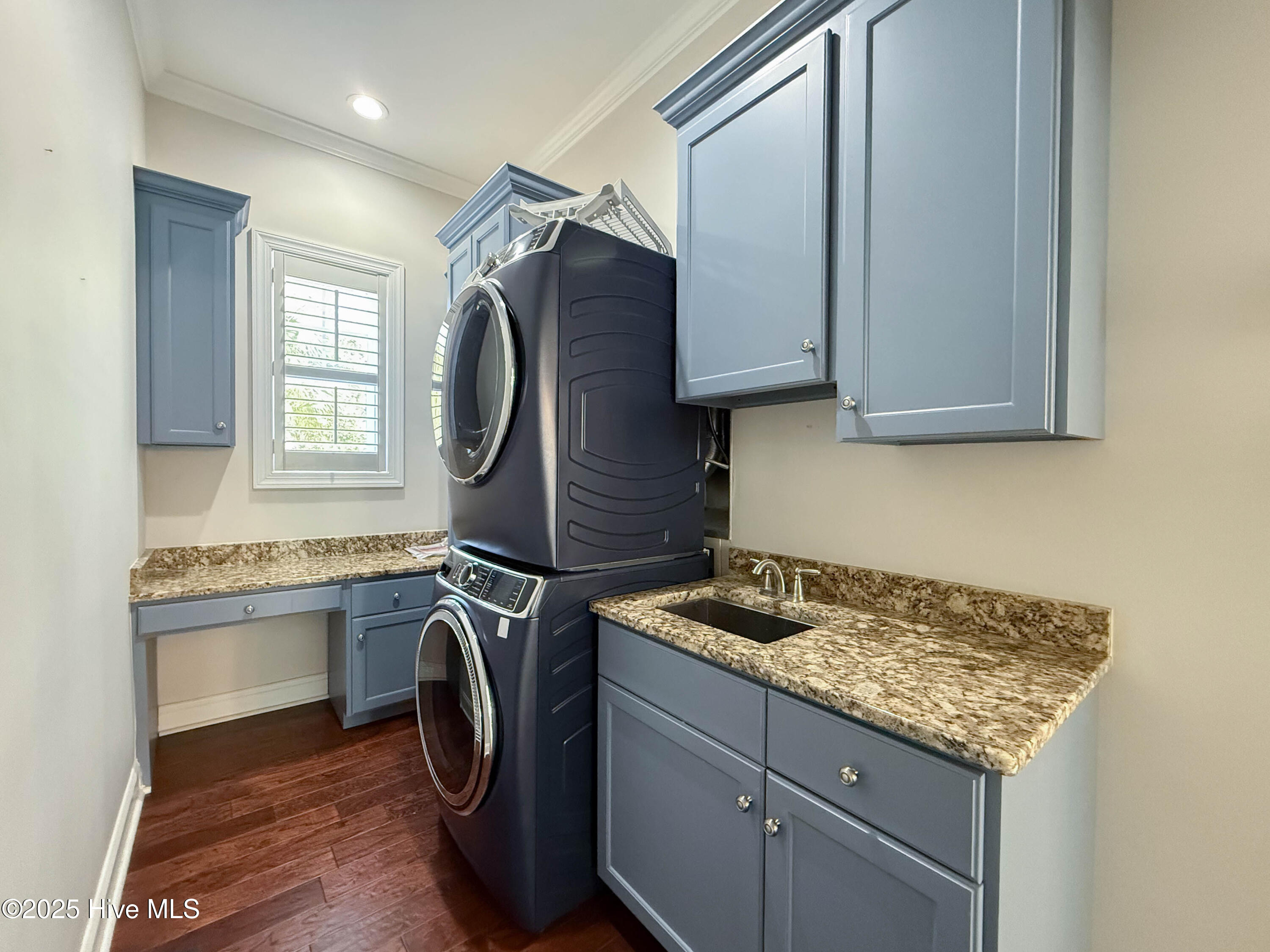 100537477 | Photo 36