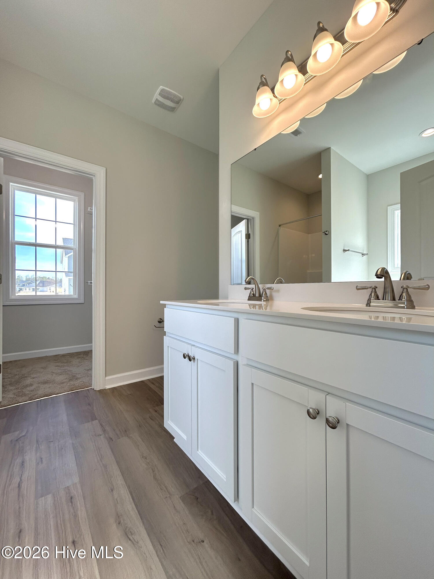 100560362 | Photo 35