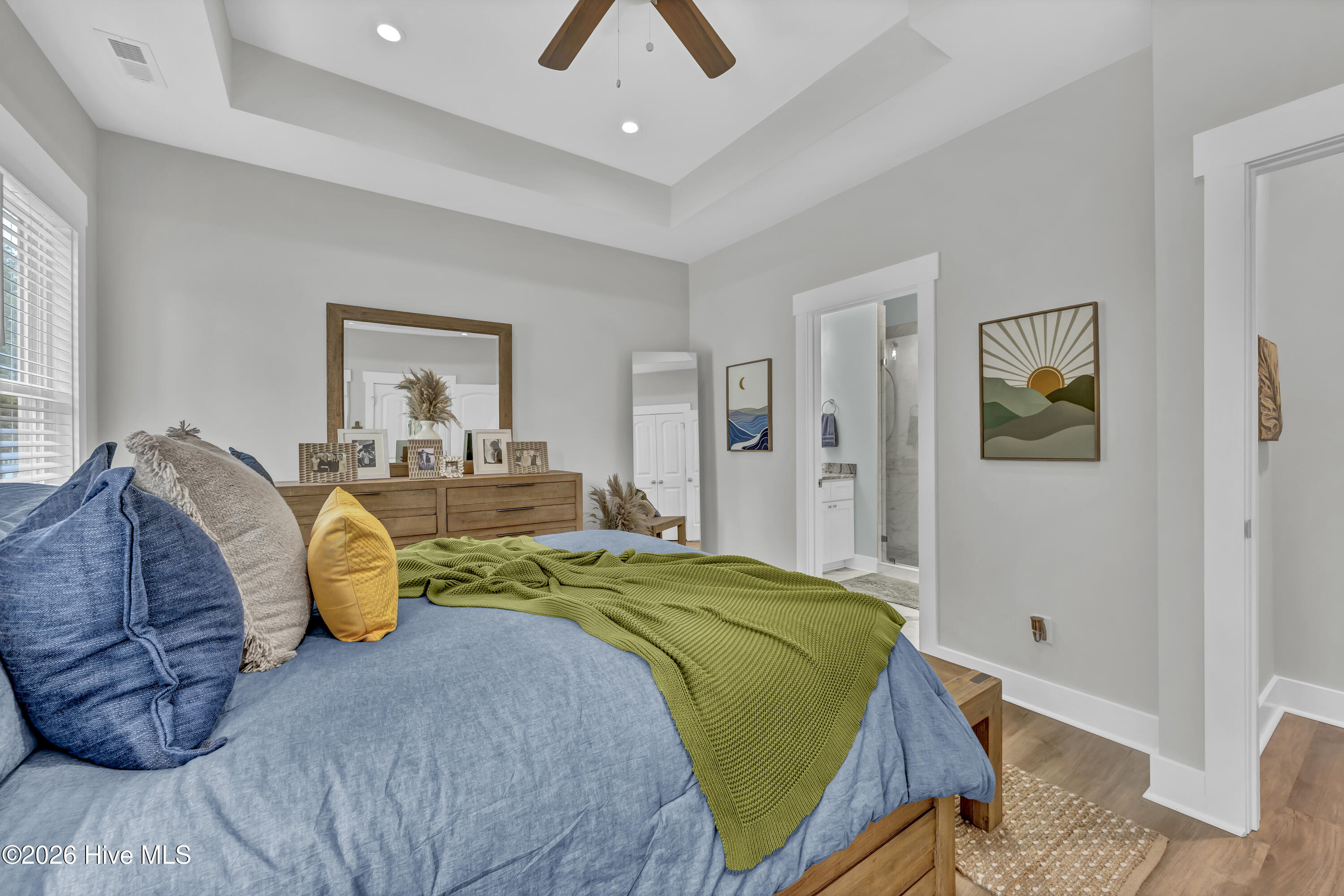 100555875 | Photo 12