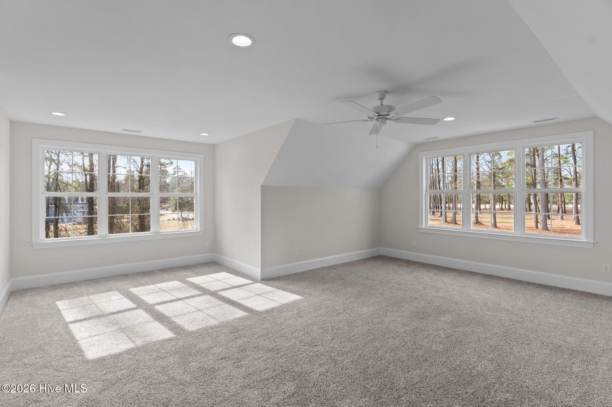 100561847 | Photo 18