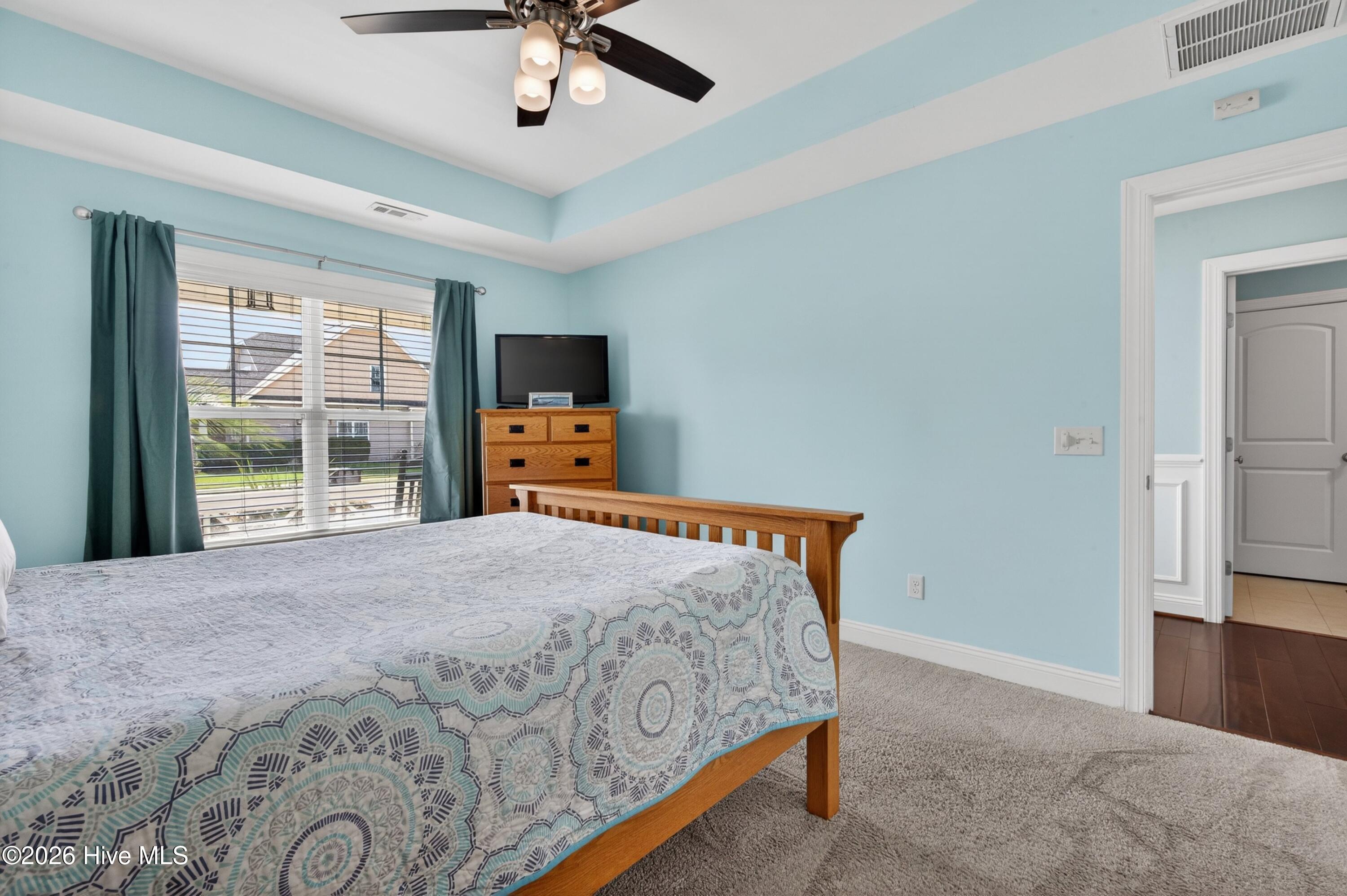 100566210 | Photo 21