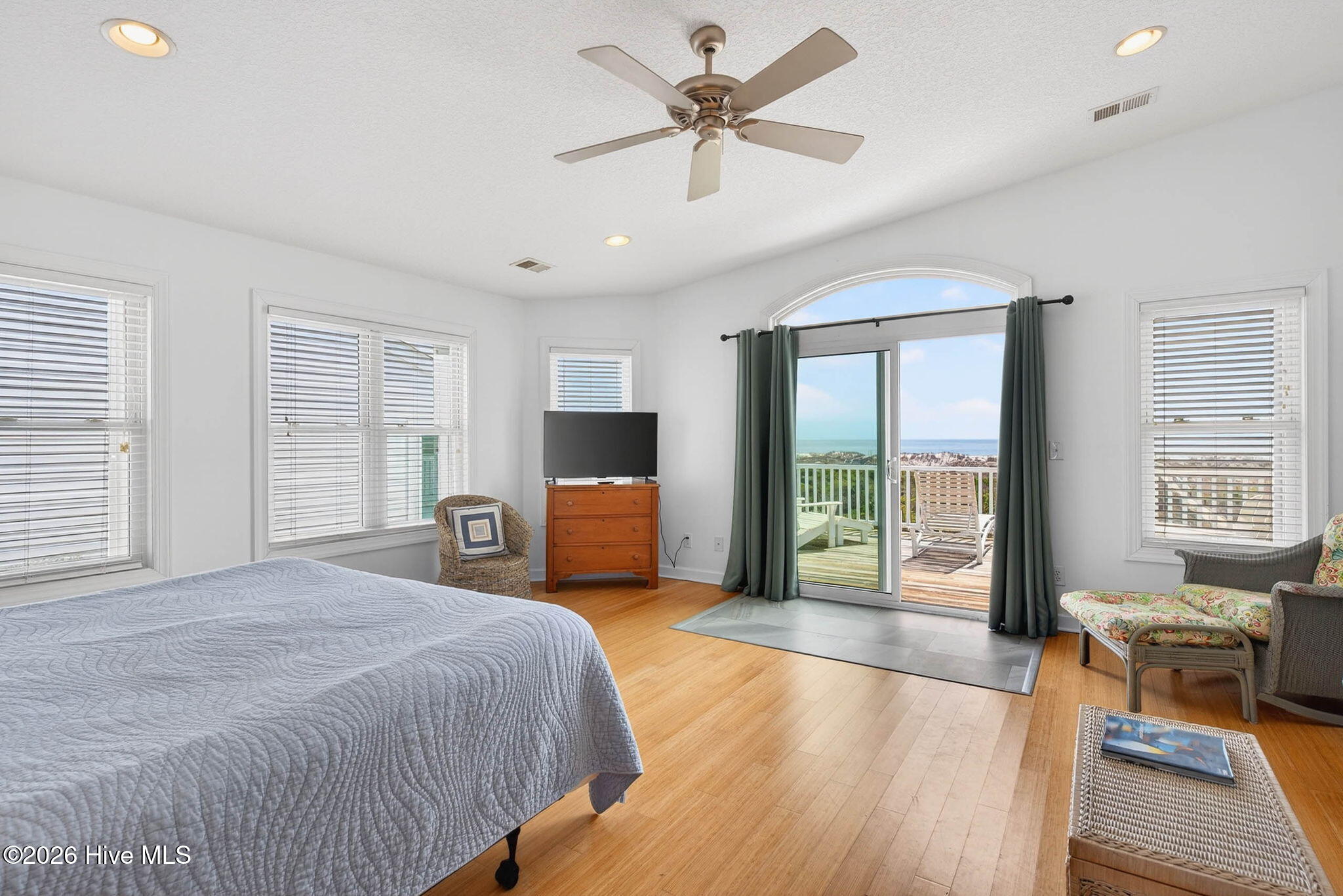 100563244 | Photo 14