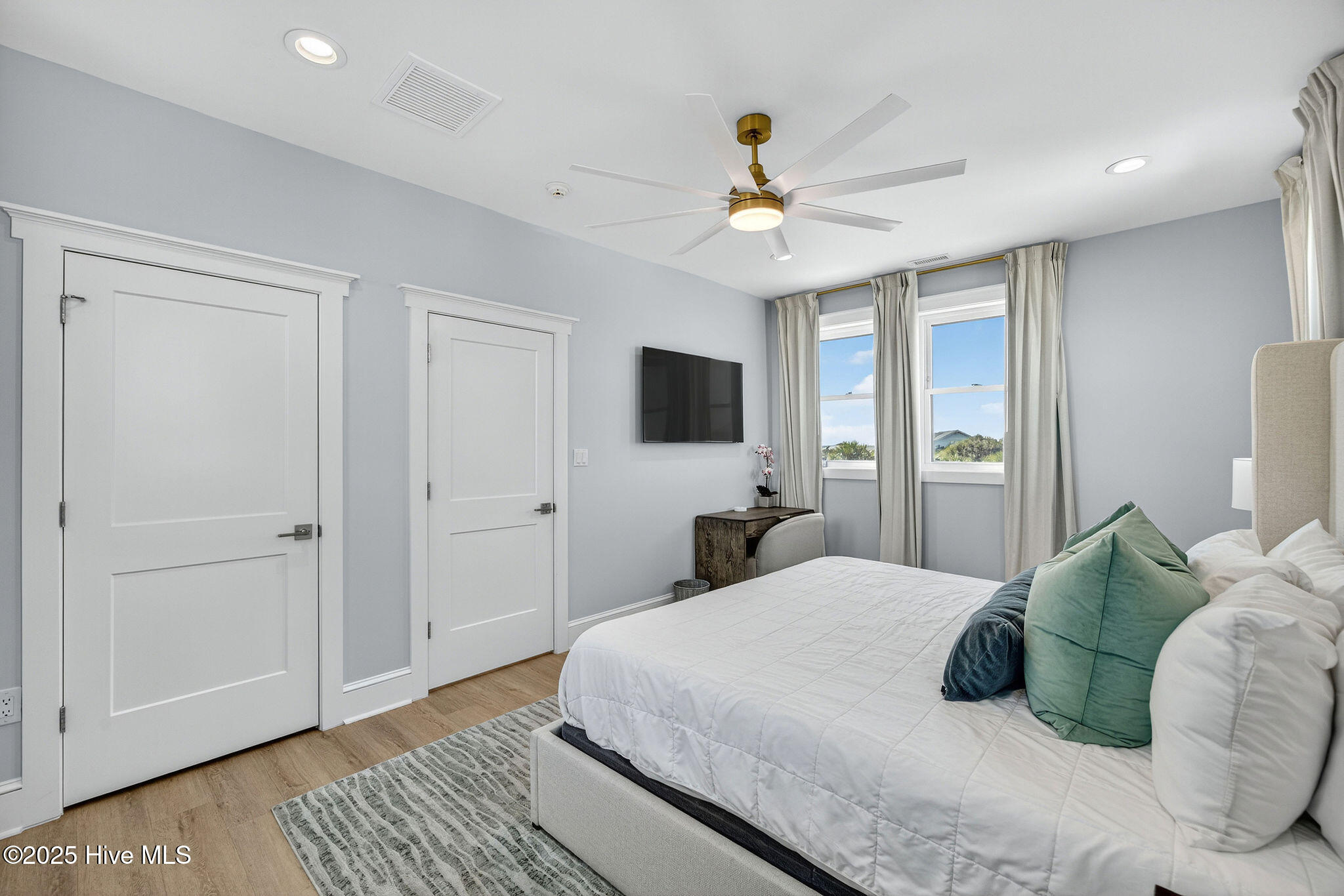 100541250 | Photo 32