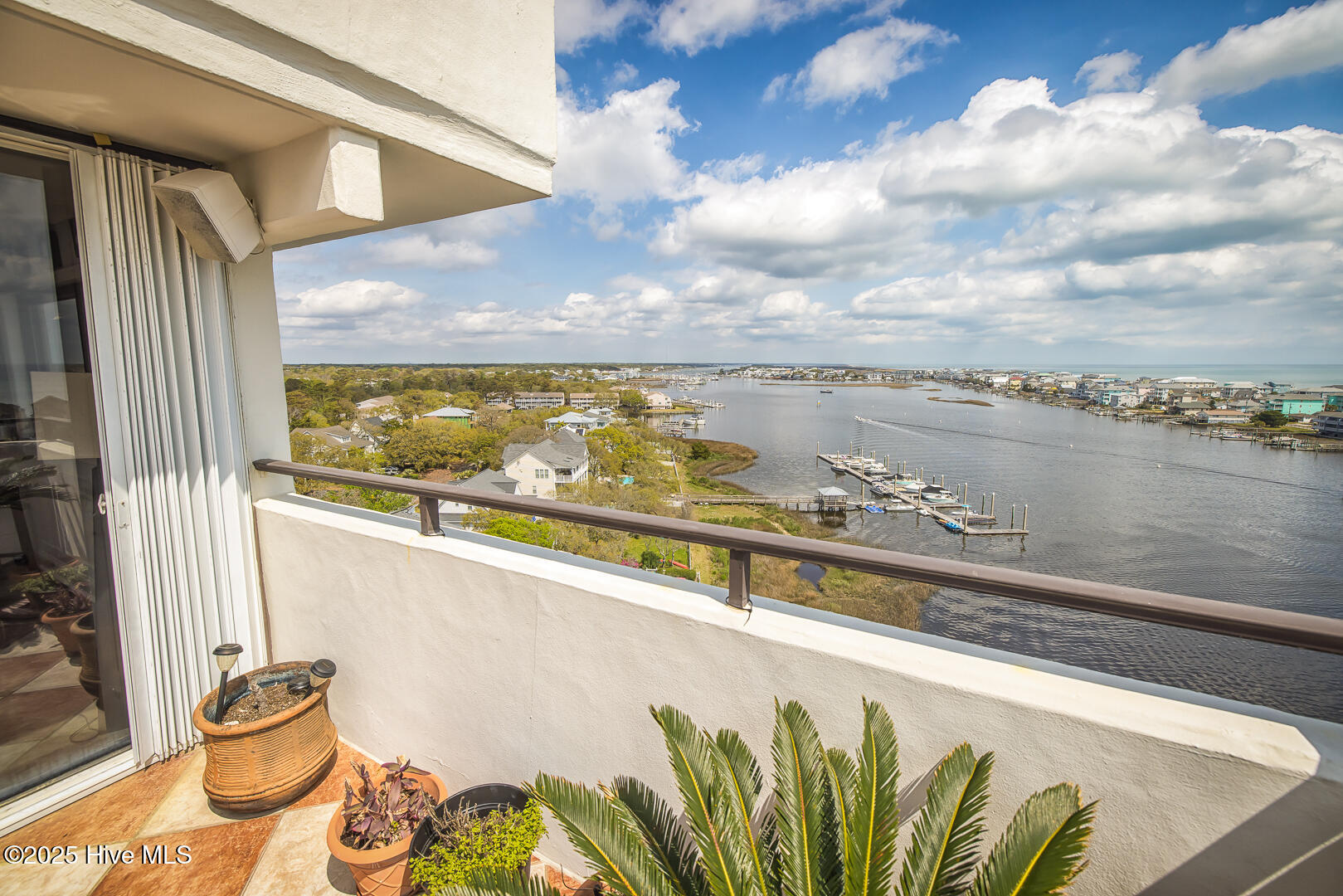 100567097 | Photo 32