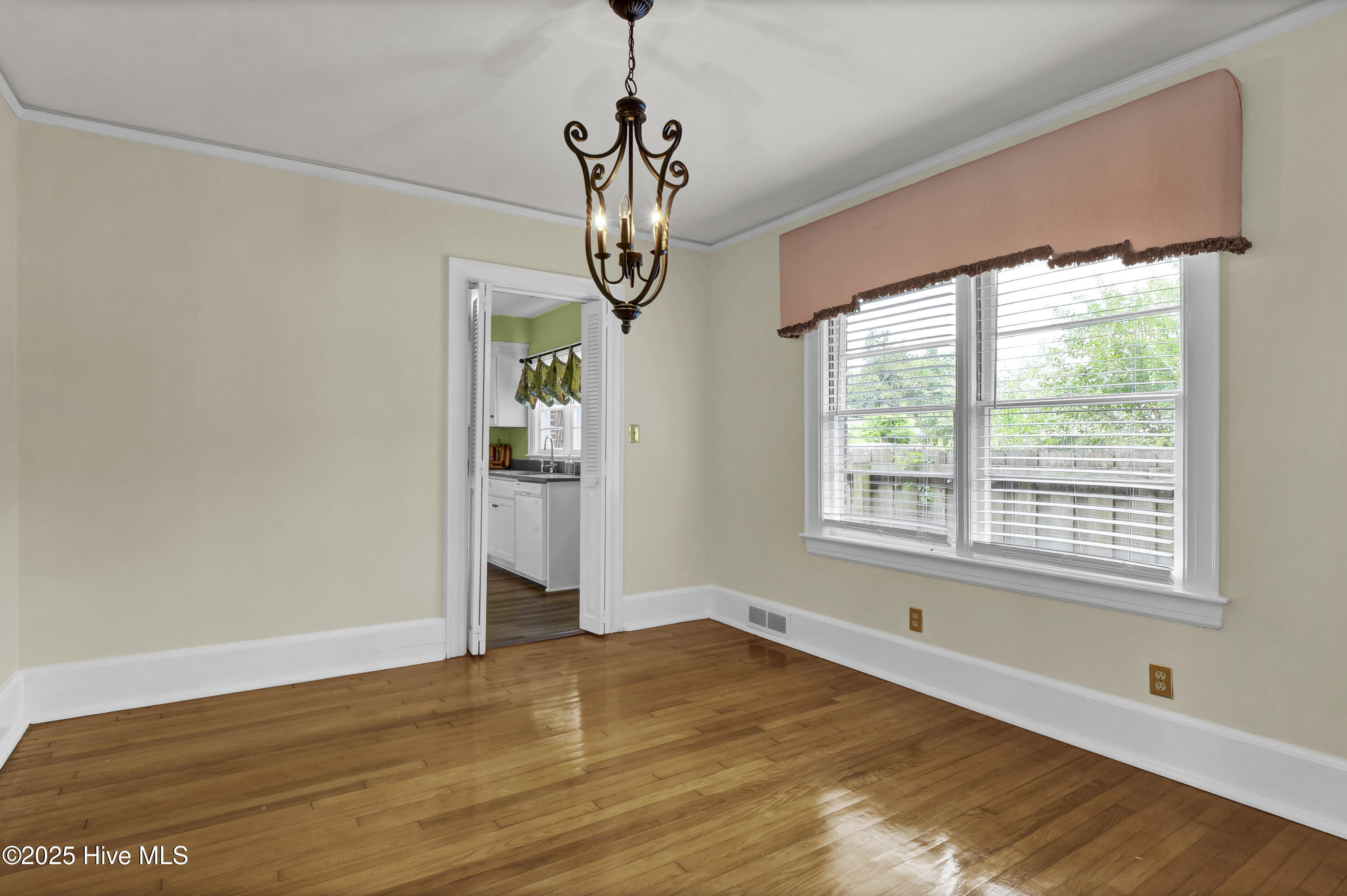 100564698 | Photo 14