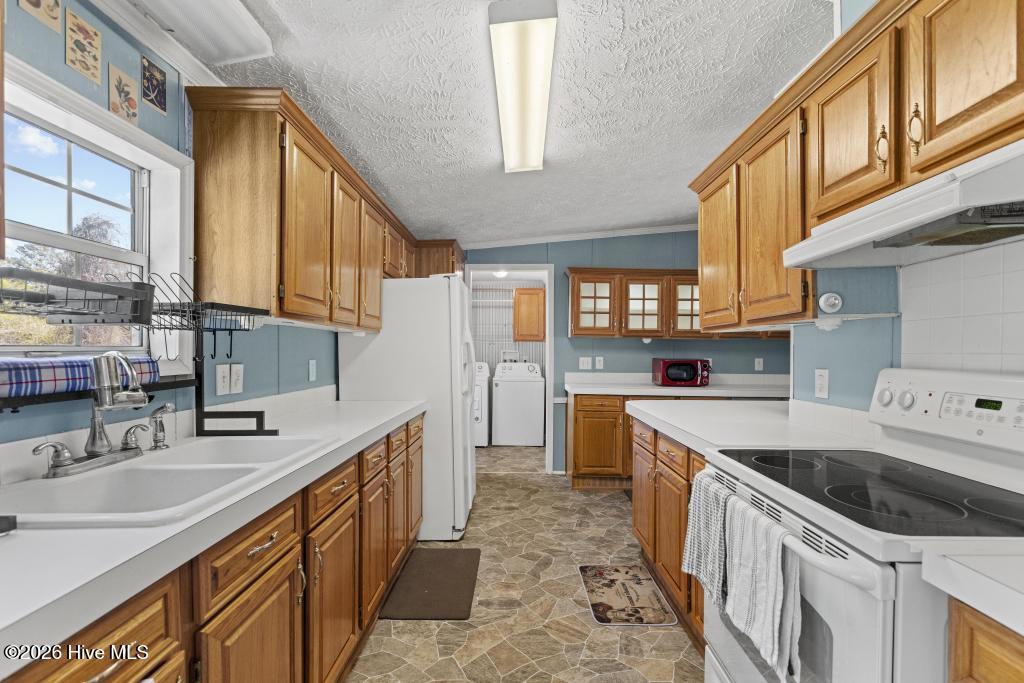 100570291 | Photo 11