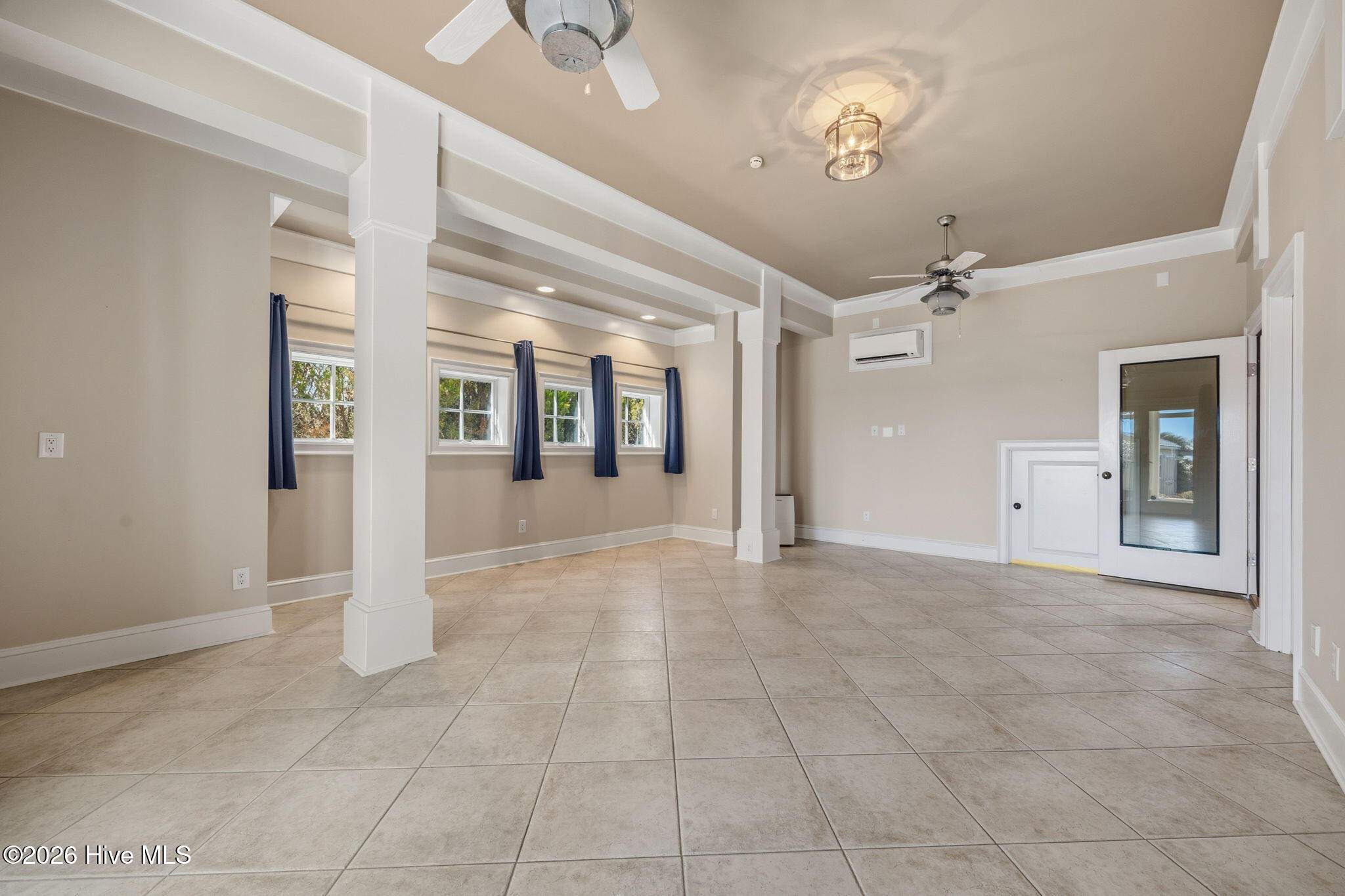 100561060 | Photo 53