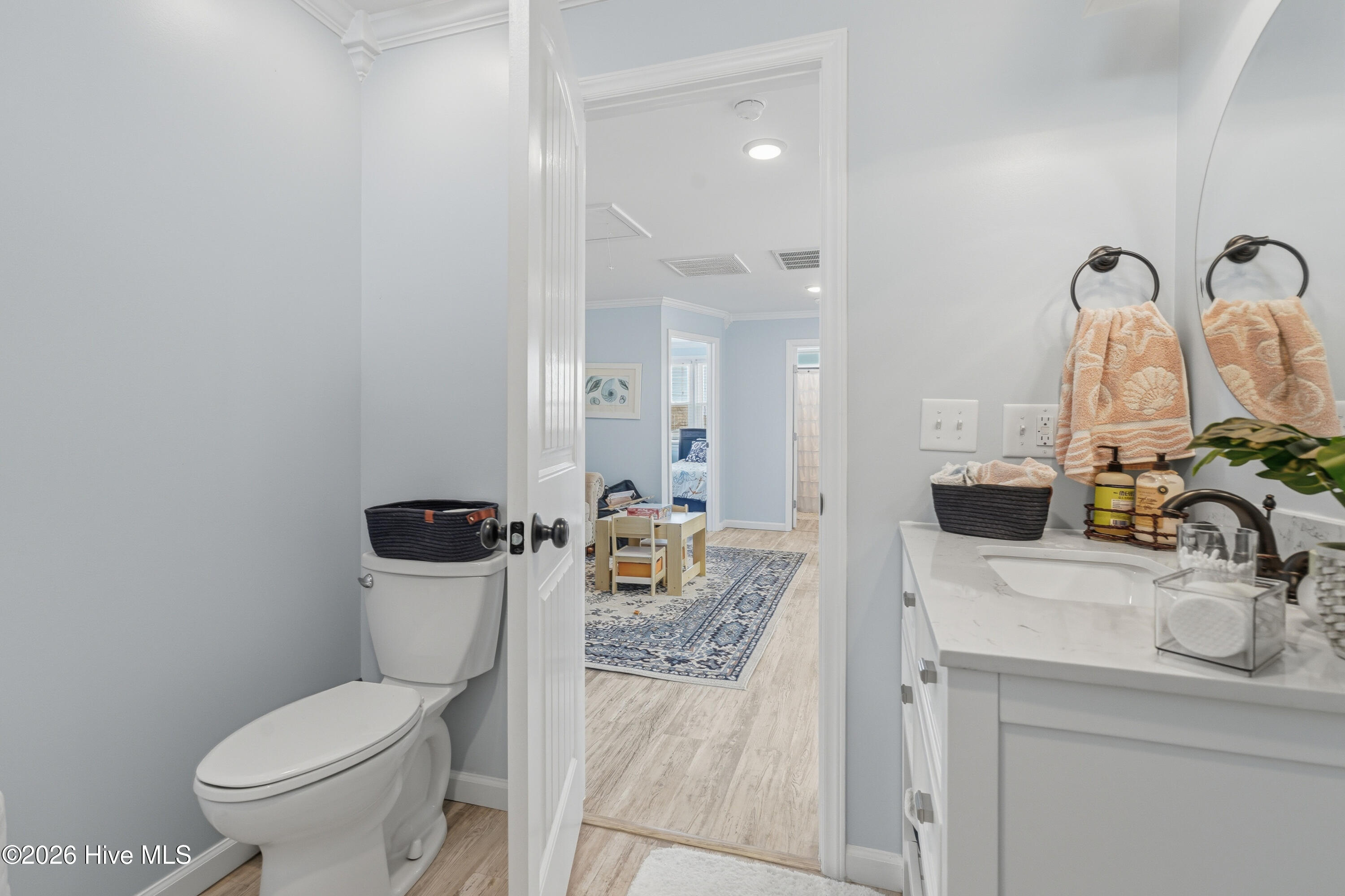 100564102 | Photo 19