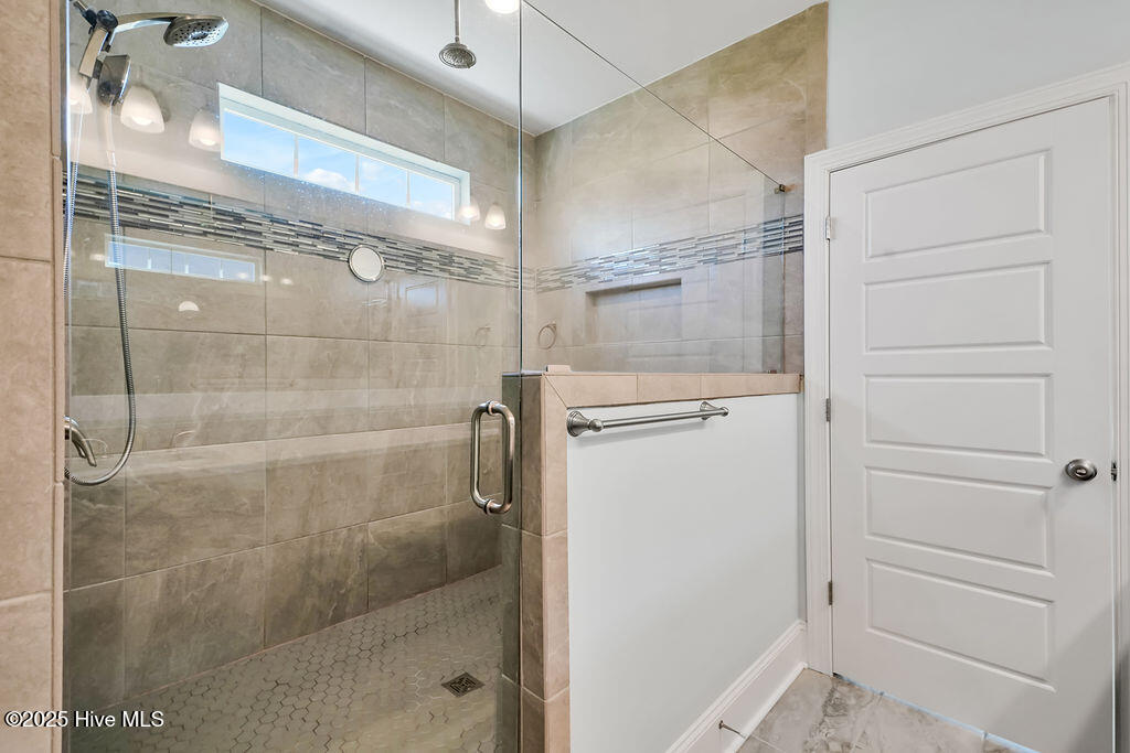 100535905 | Photo 31