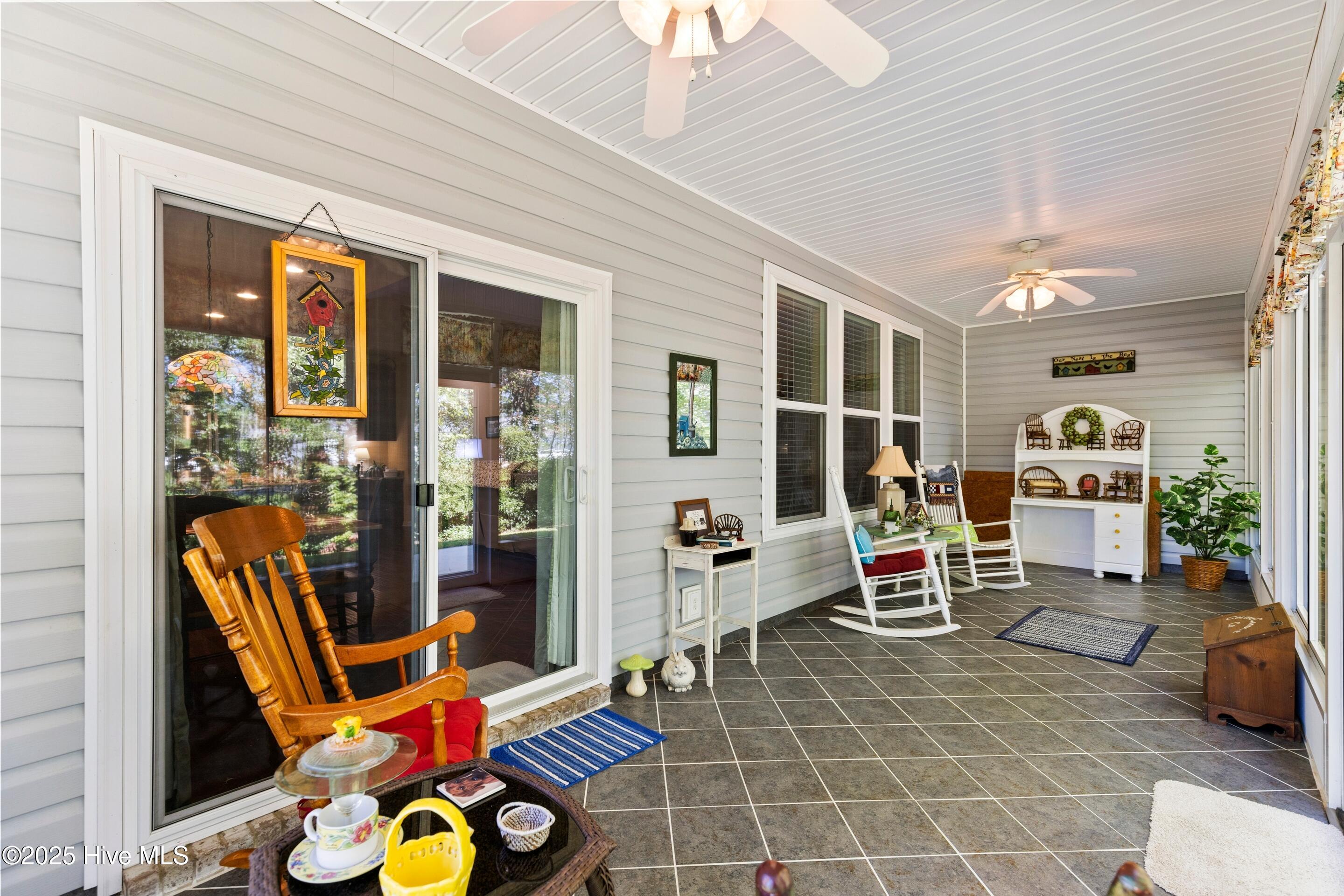 100529206 | Photo 35