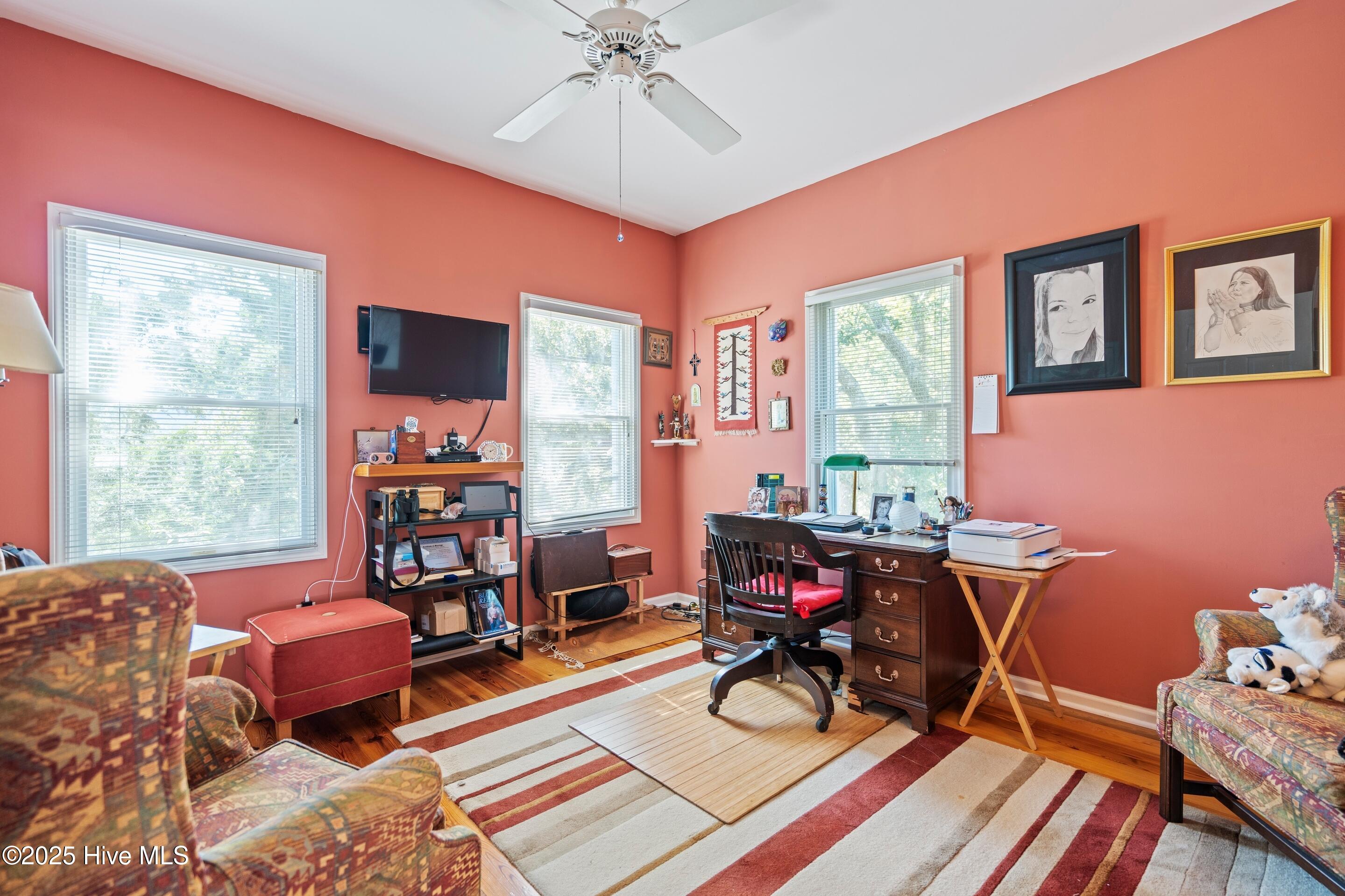 100535794 | Photo 23