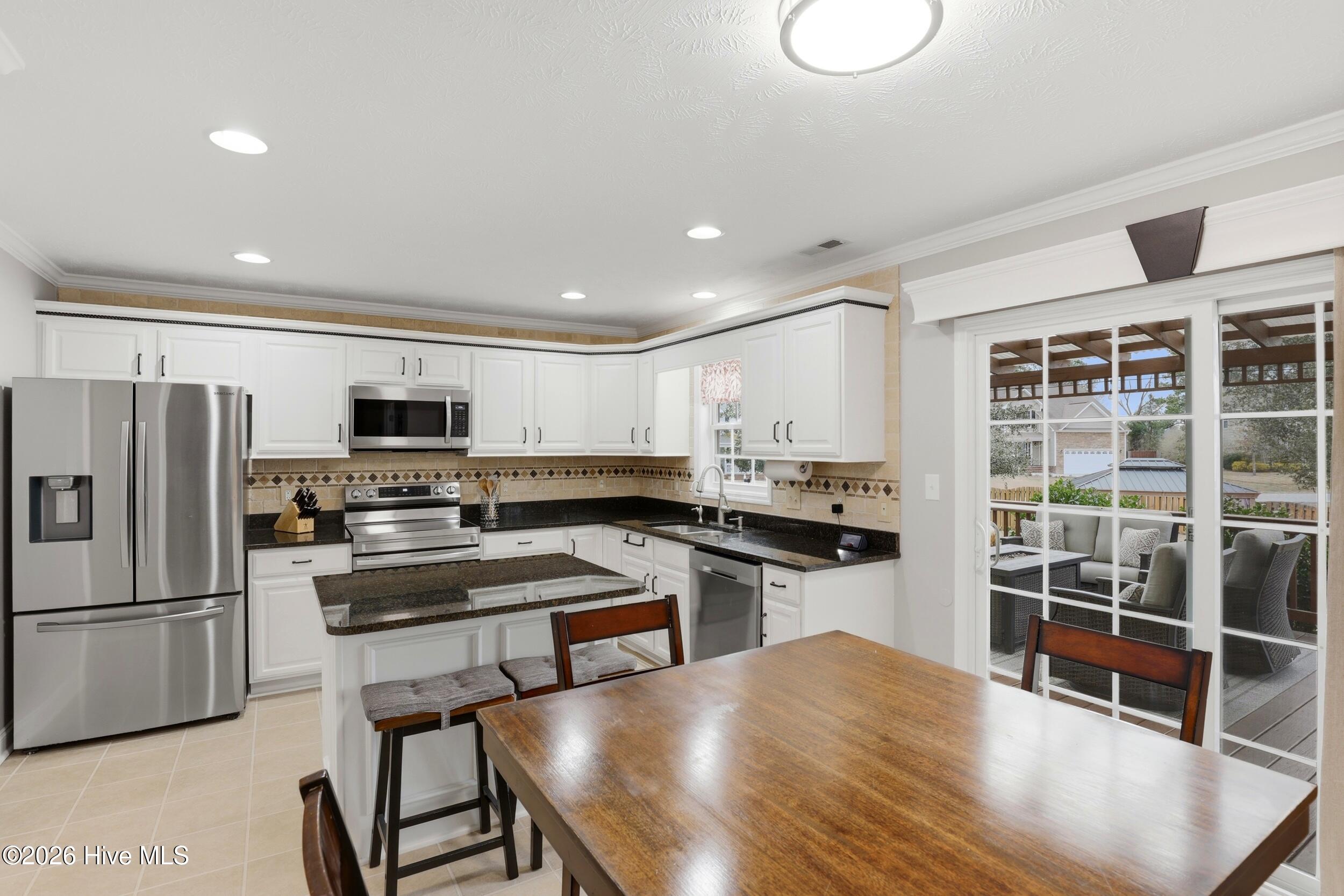 100558119 | Photo 11