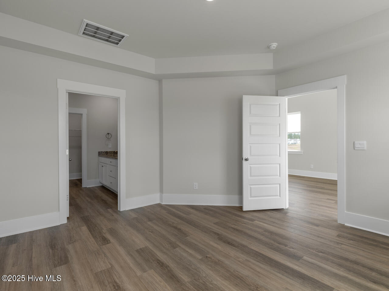 100567988 | Photo 16