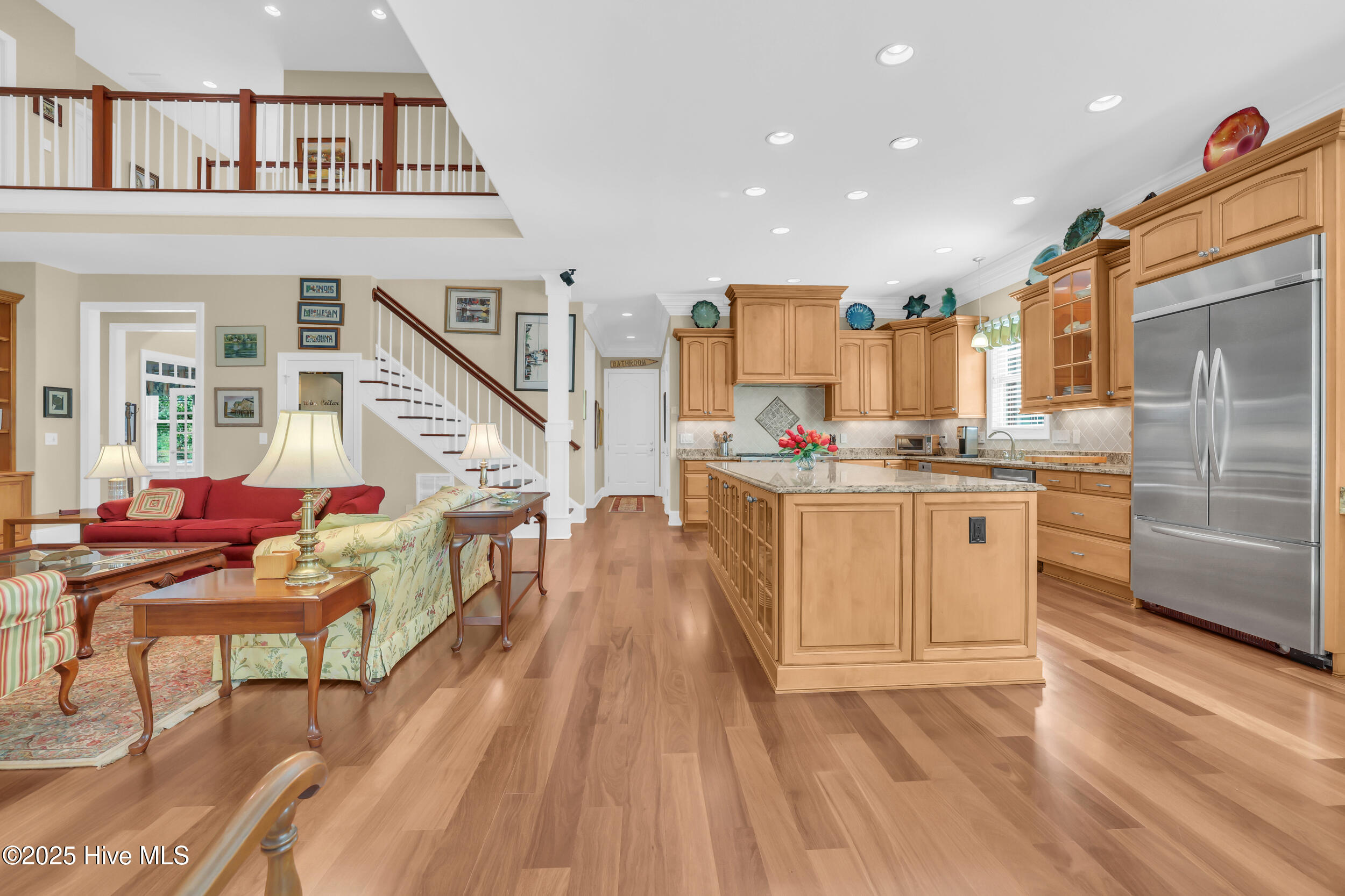 100533787 | Photo 12