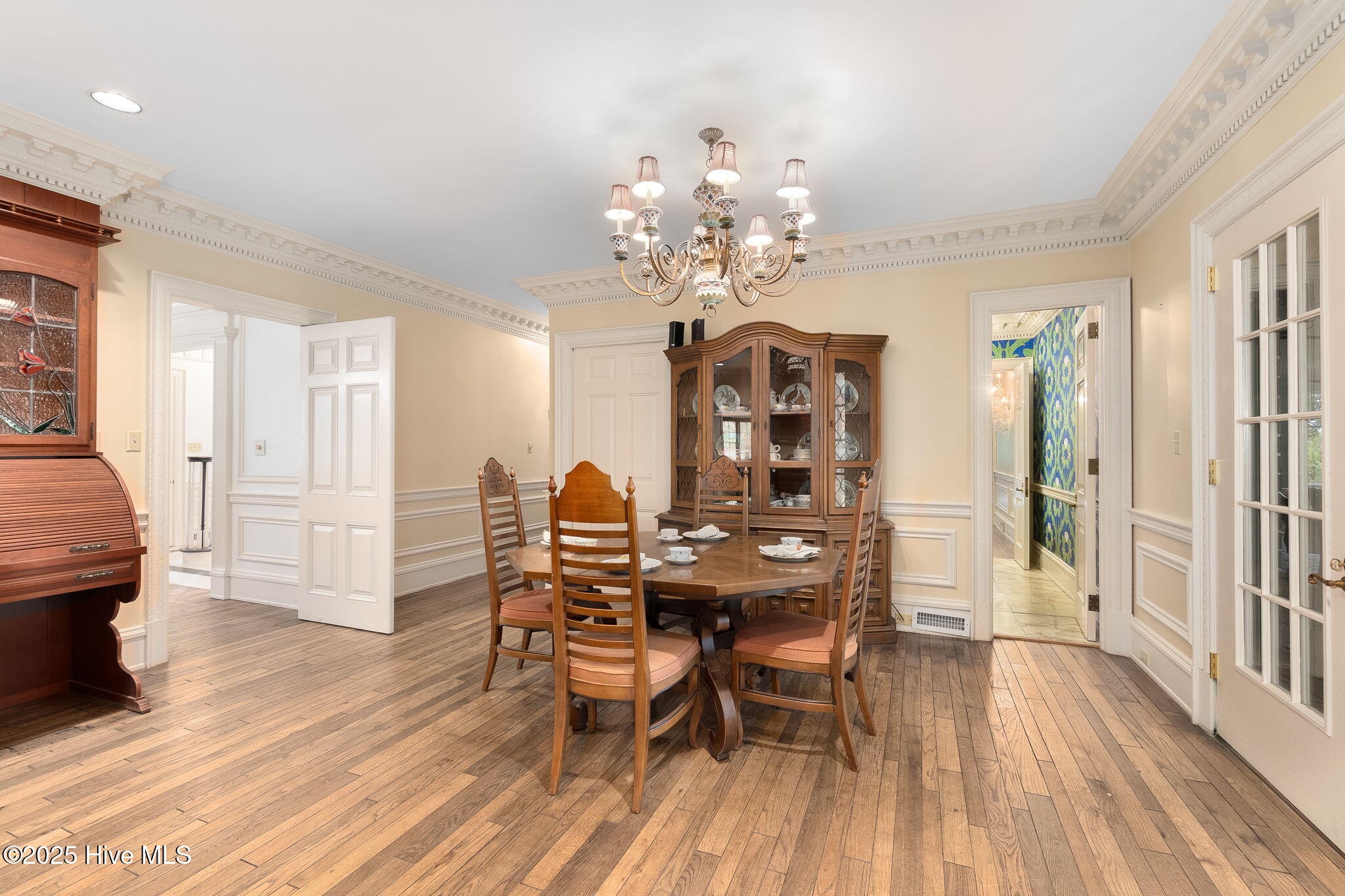 100528330 | Photo 28