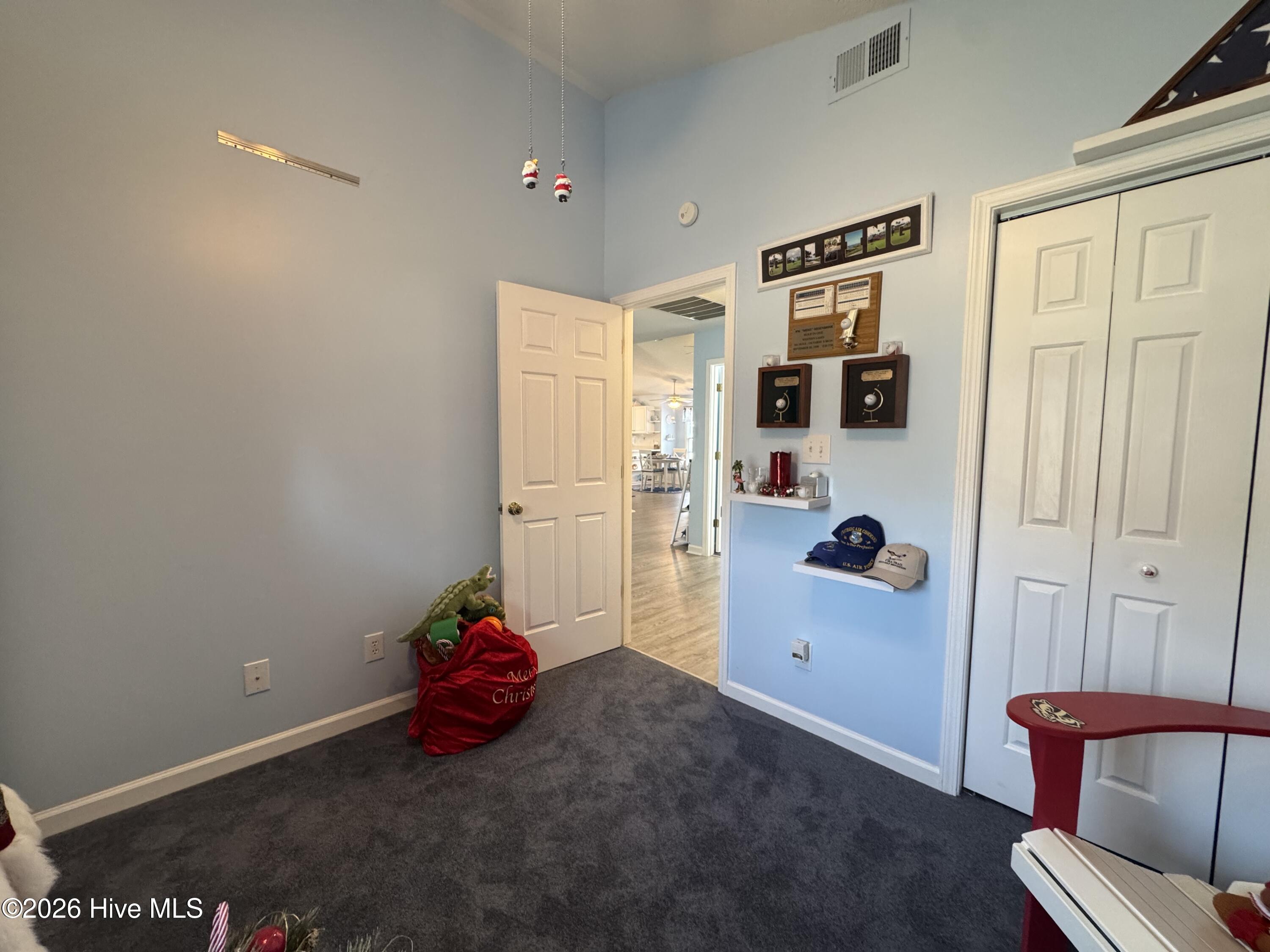 100563422 | Photo 22