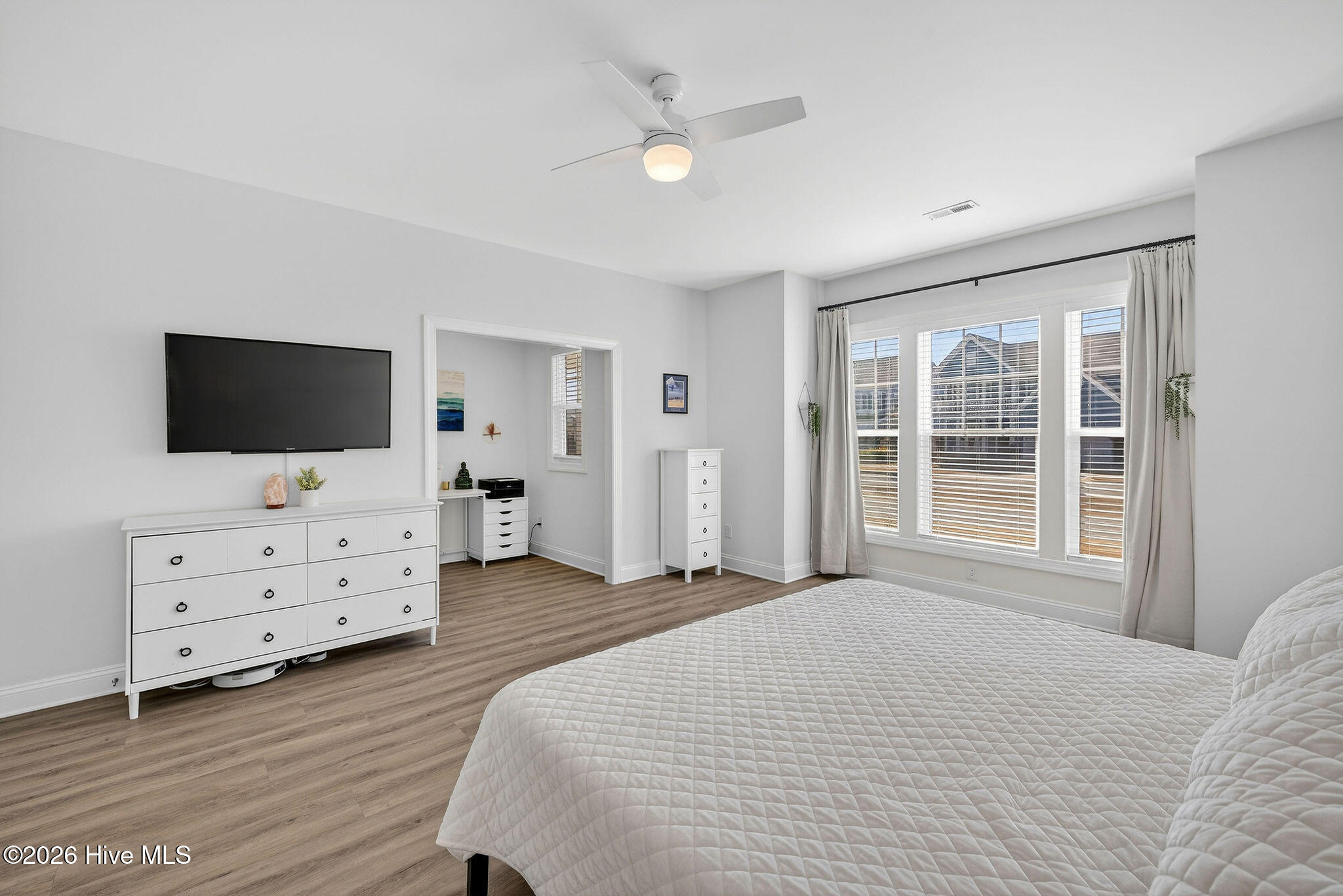 100554120 | Photo 28