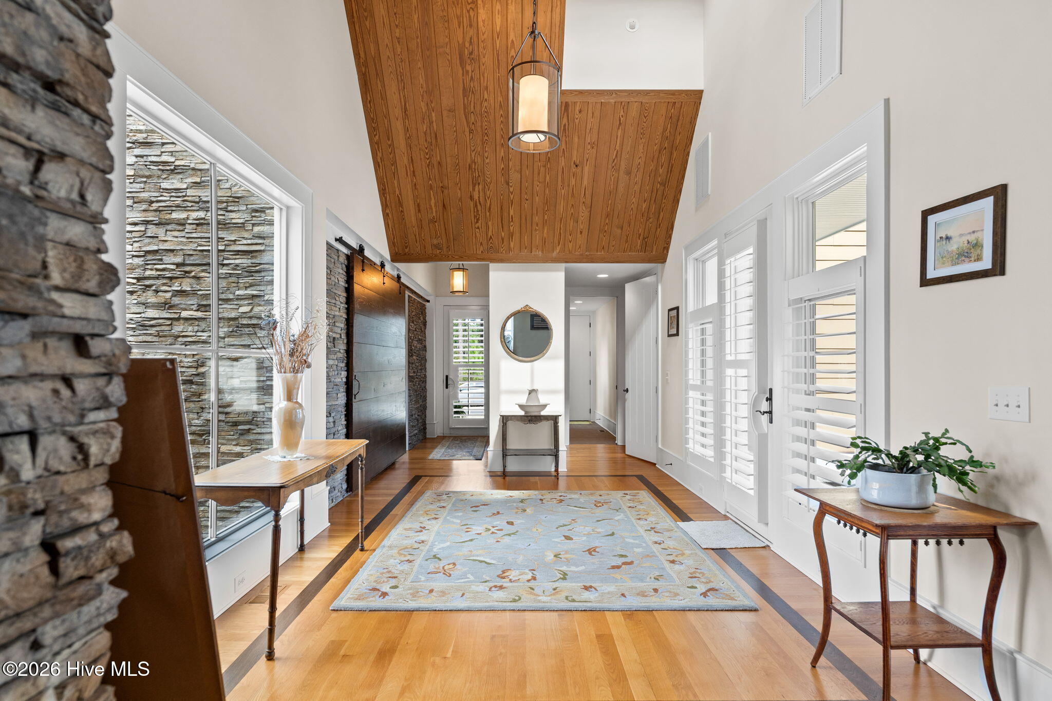 100563236 | Photo 31