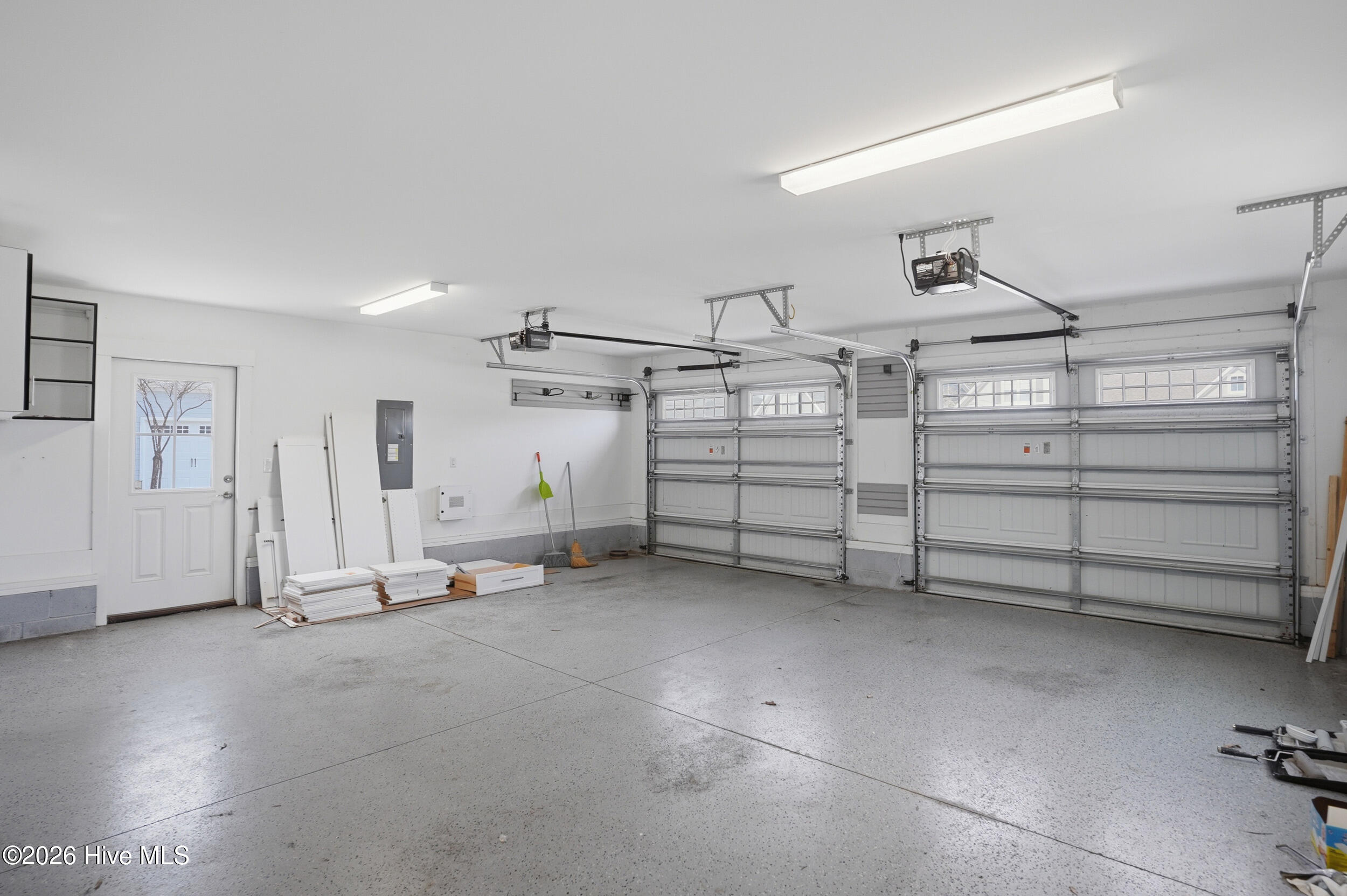 100561233 | Photo 41