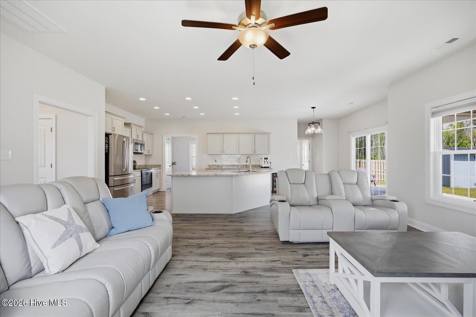 100564779 | Photo 24