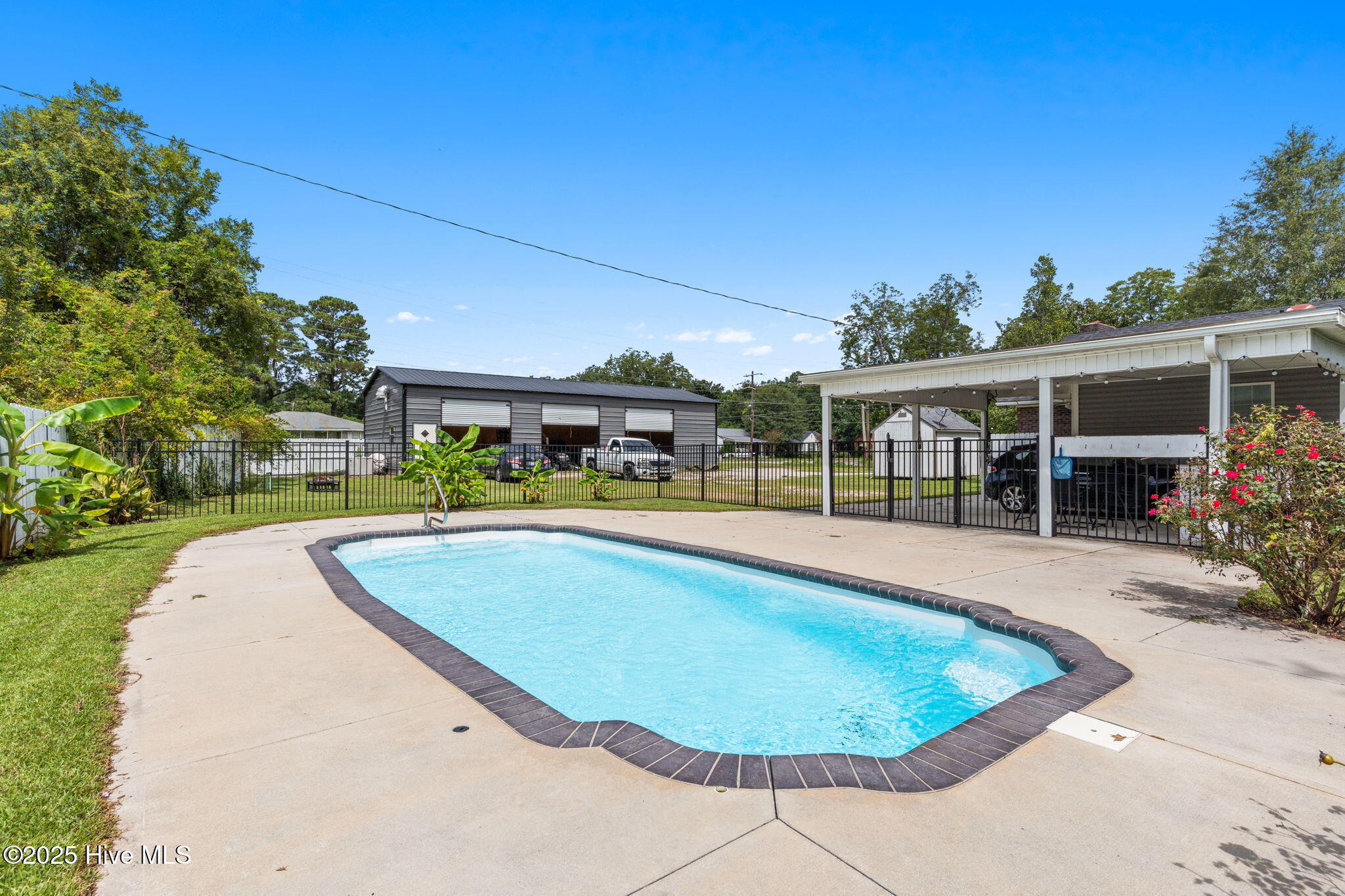 100527355 | Photo 46