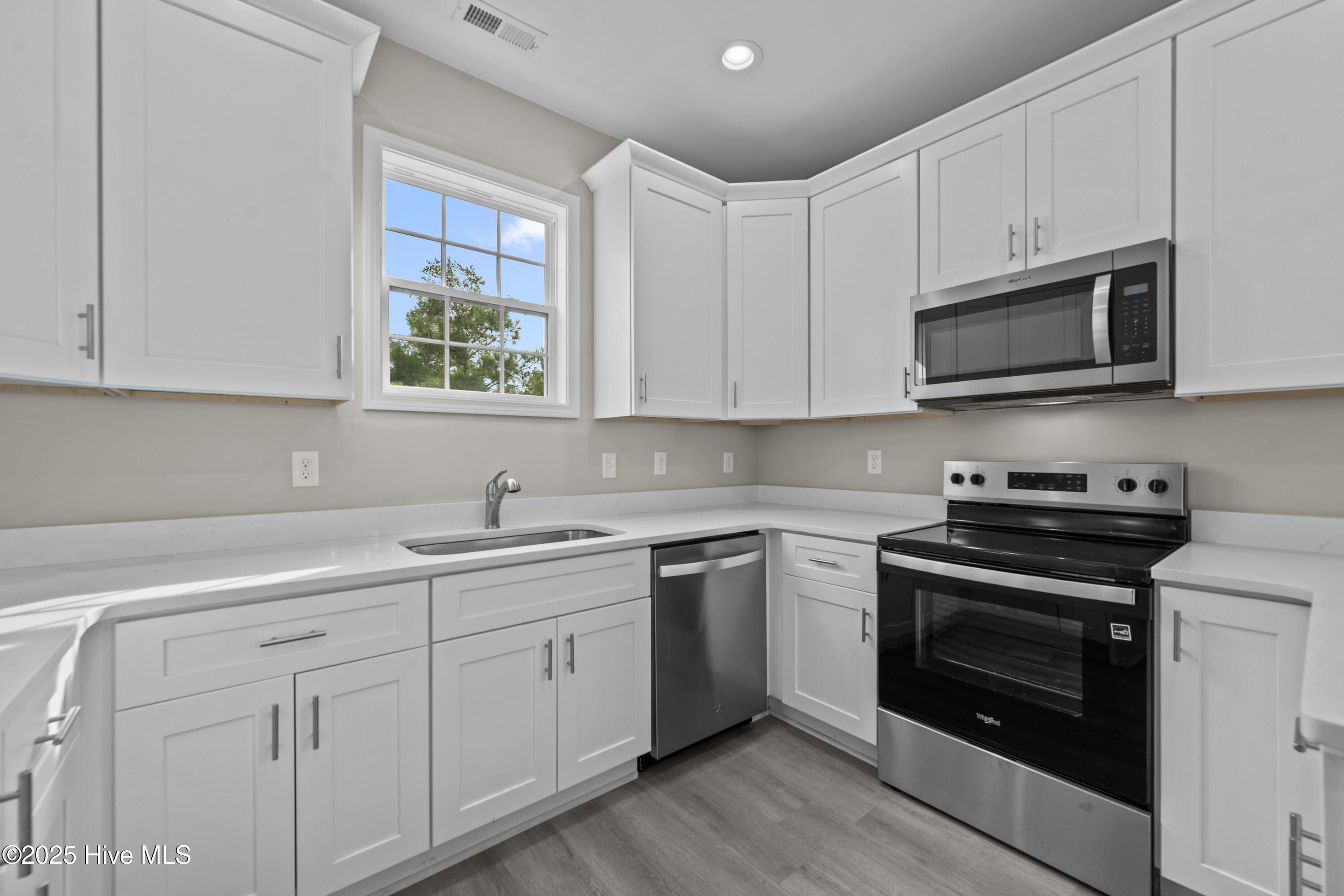 113 Grander Court, Sneads Ferry, NC 28460 – photo 13: 113 grander kitchen 2