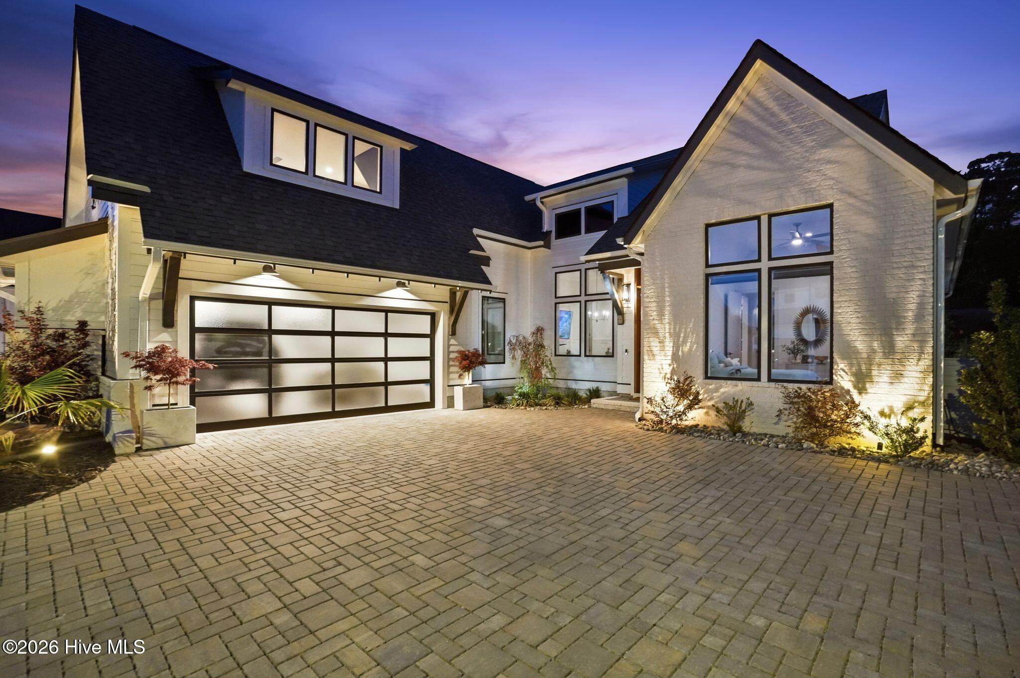 100569019 | Photo 12