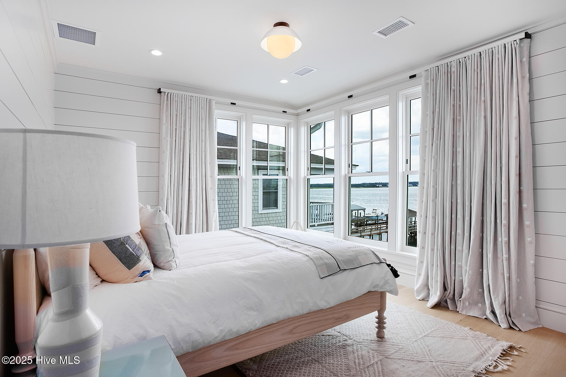 100528983 | Photo 32