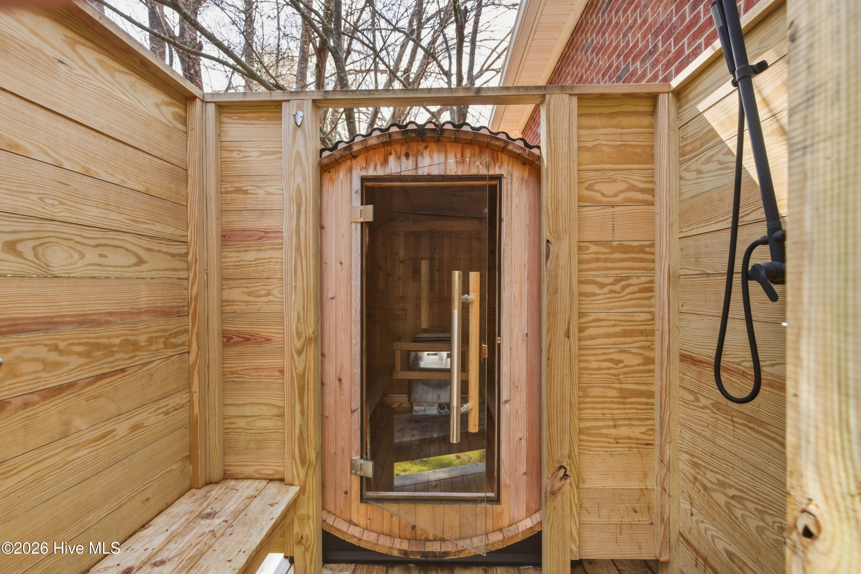 100560916 | Photo 76