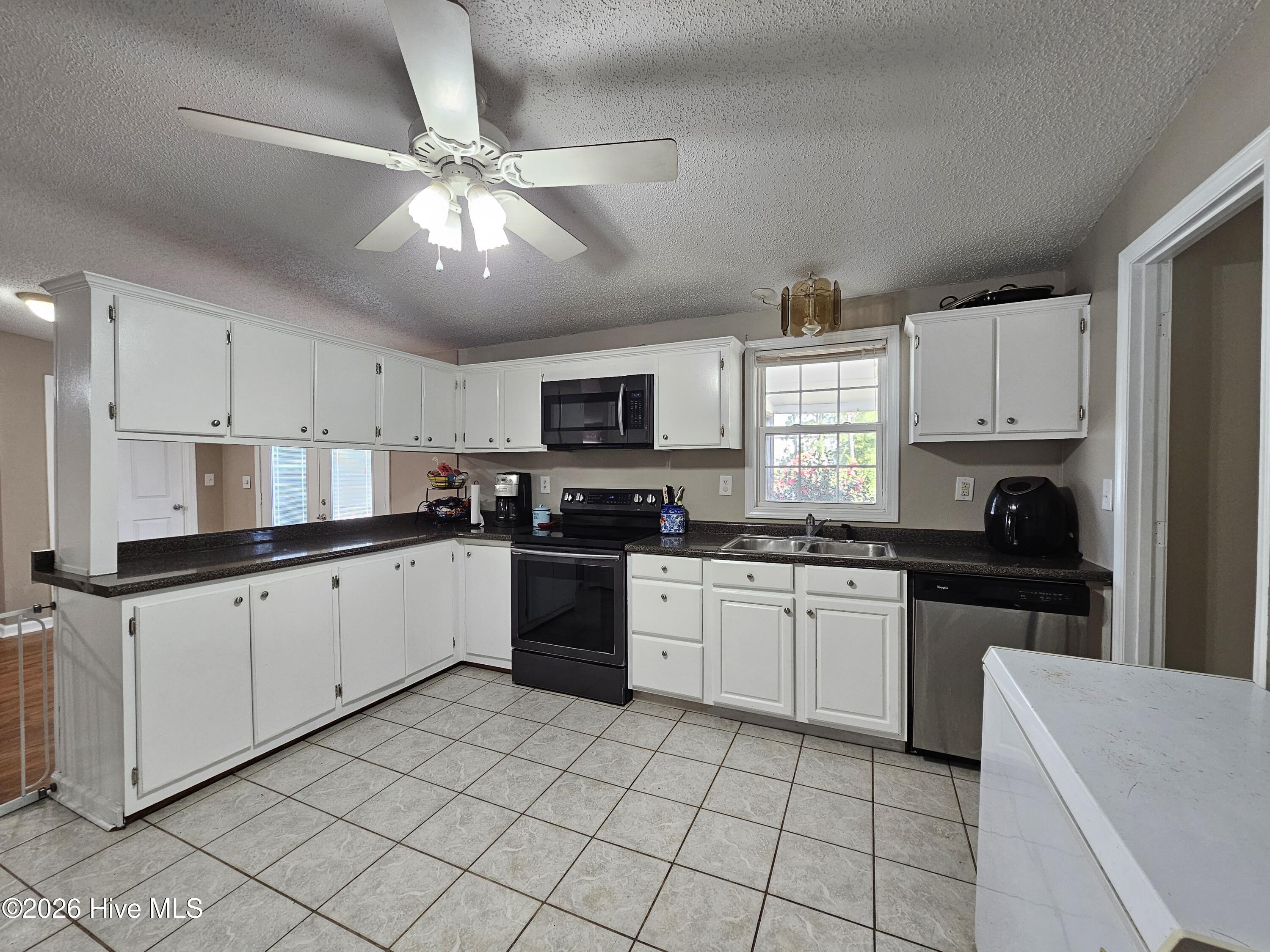 100561319 | Photo 21